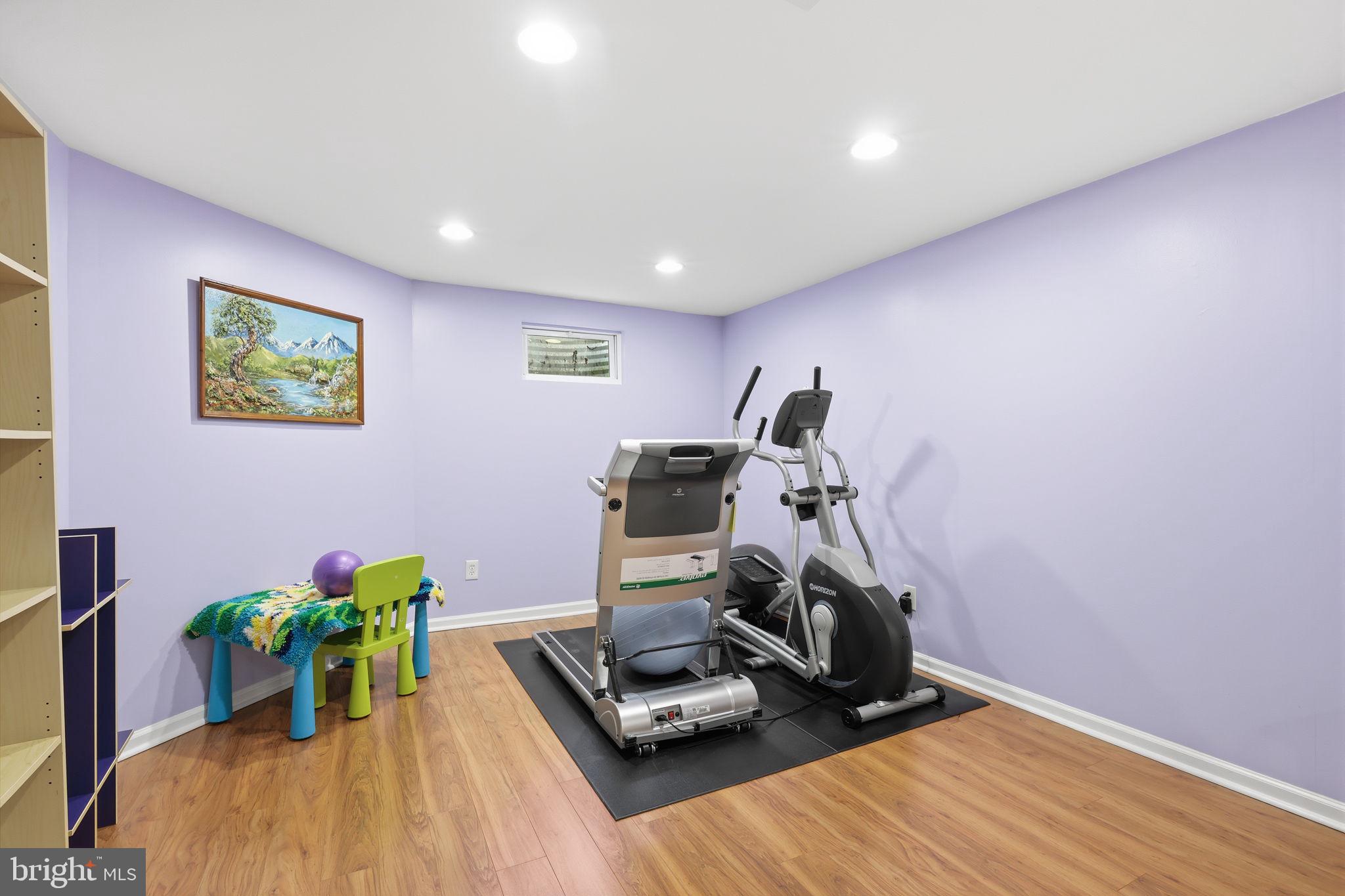 VILLAGE SHIRES - Residential