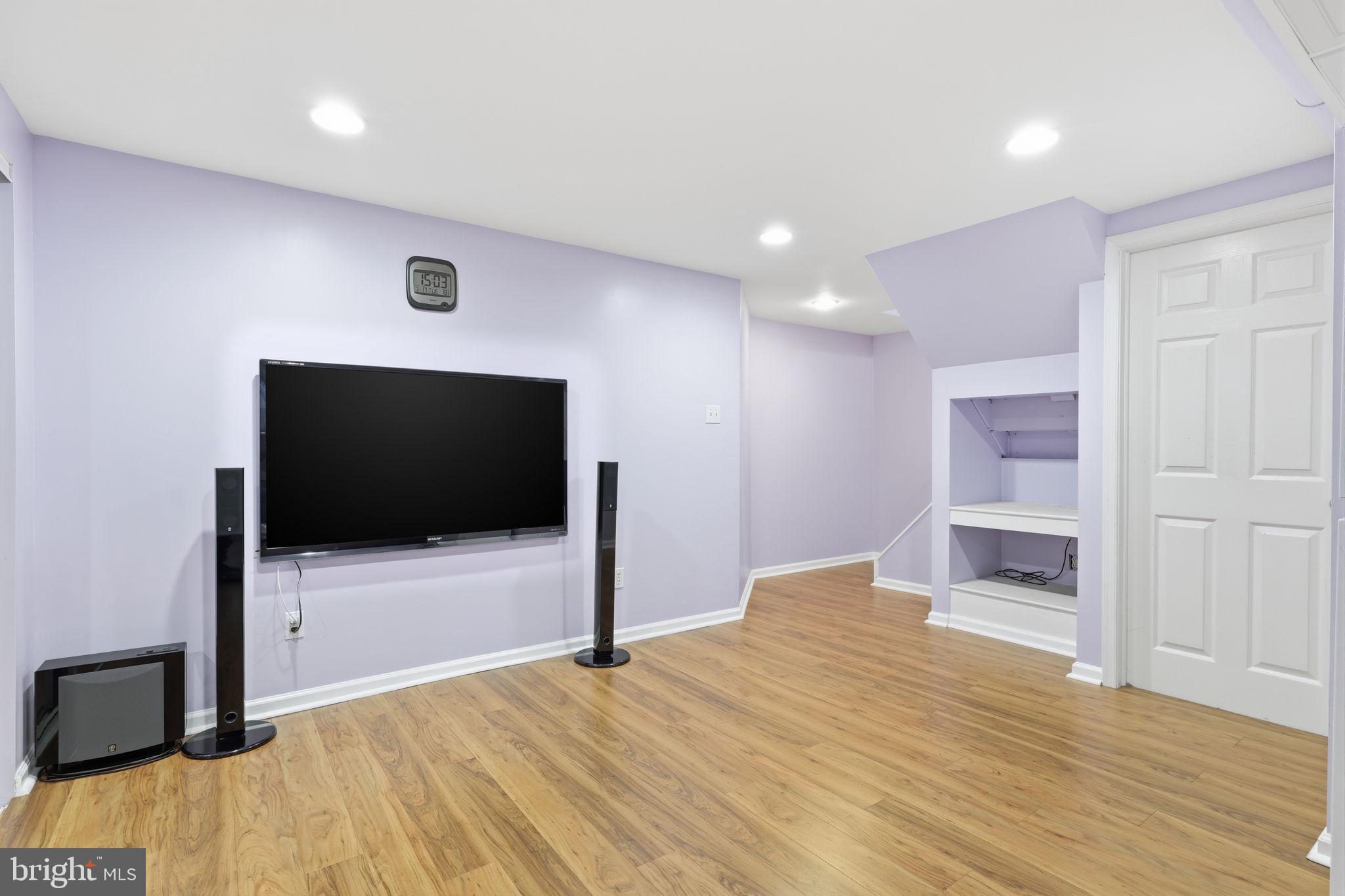 VILLAGE SHIRES - Residential