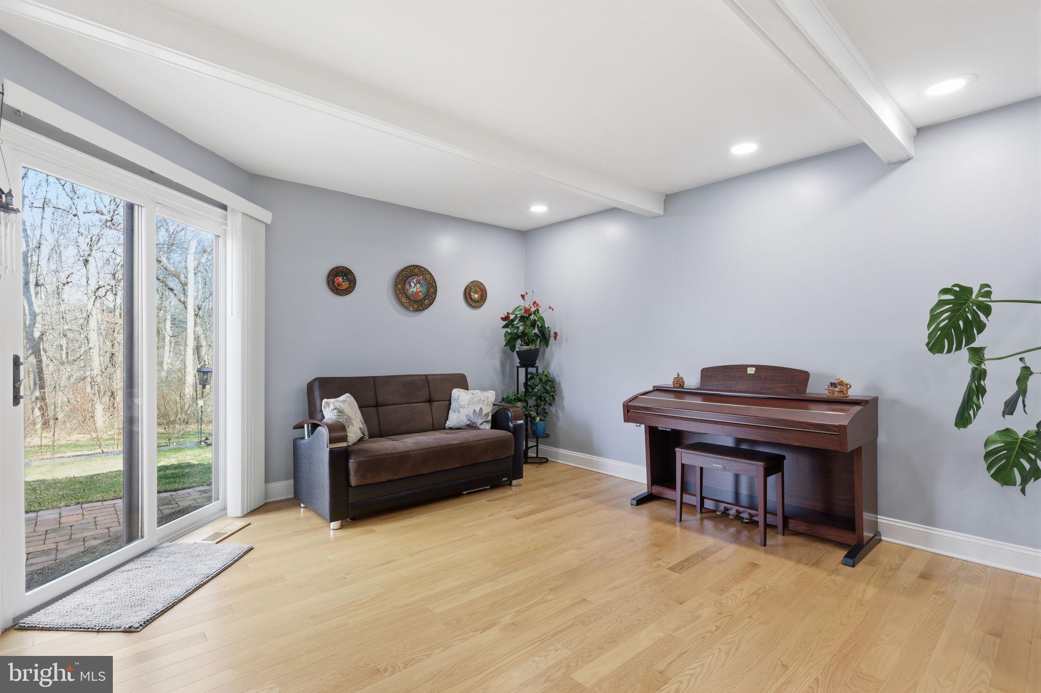 VILLAGE SHIRES - Residential