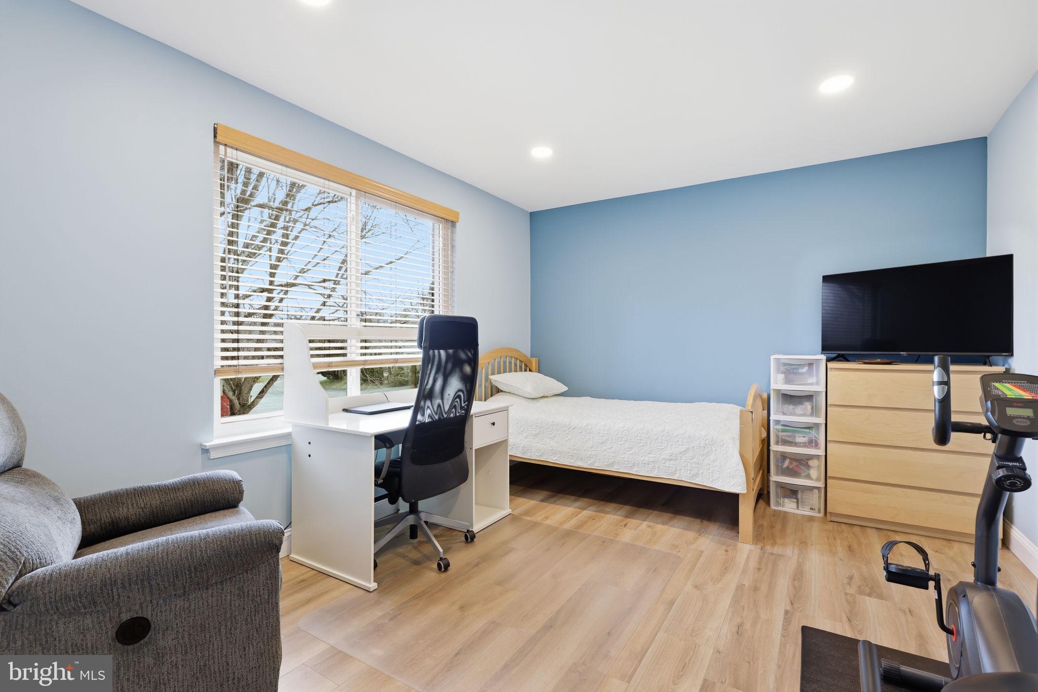 VILLAGE SHIRES - Residential