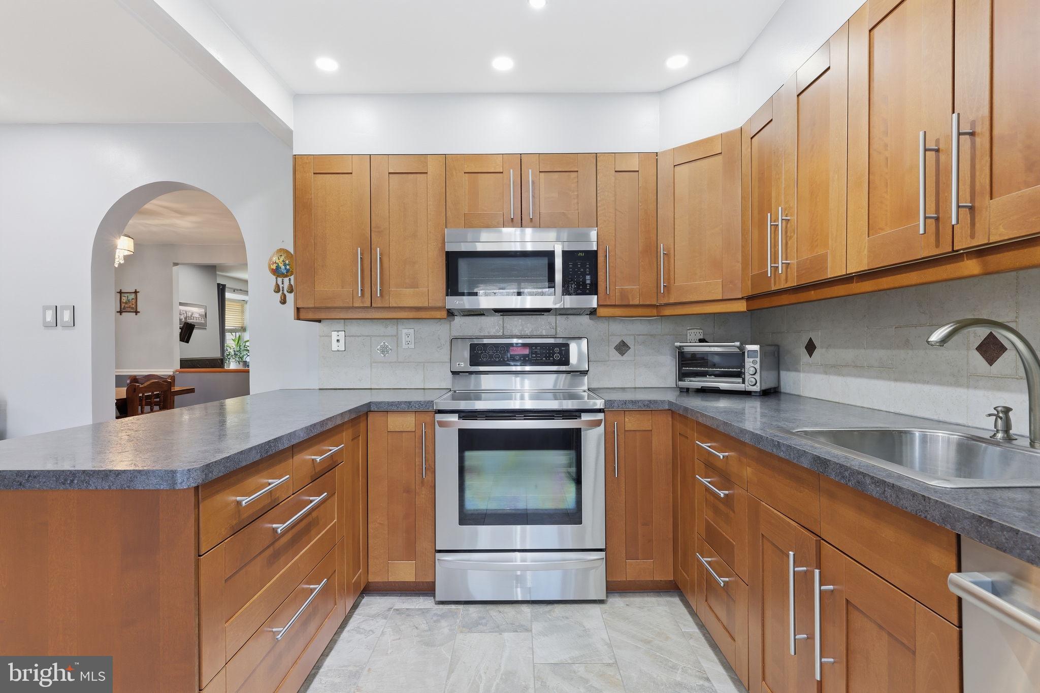 VILLAGE SHIRES - Residential