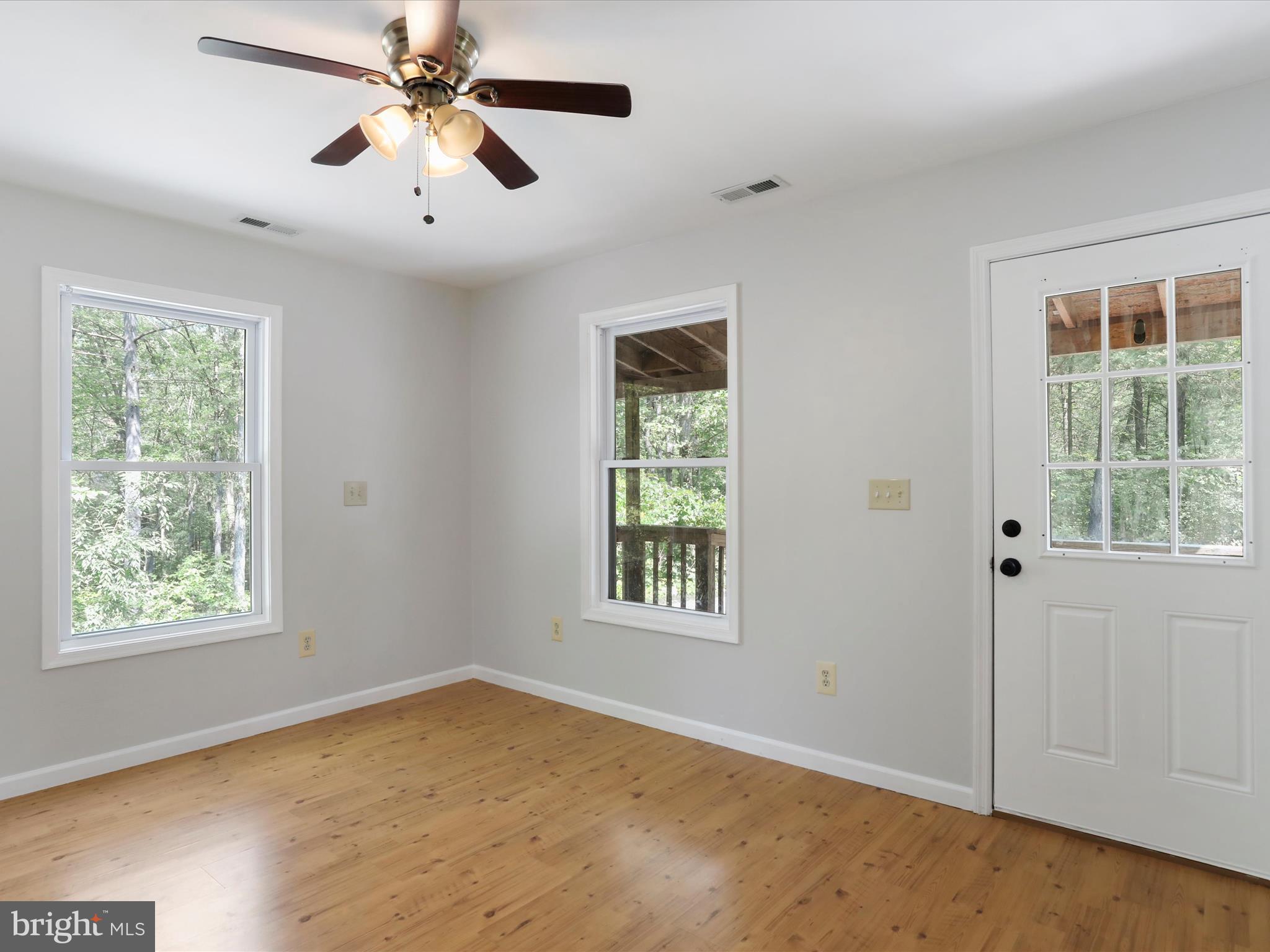 MOUNTAIN VIEW ACRES - Residential