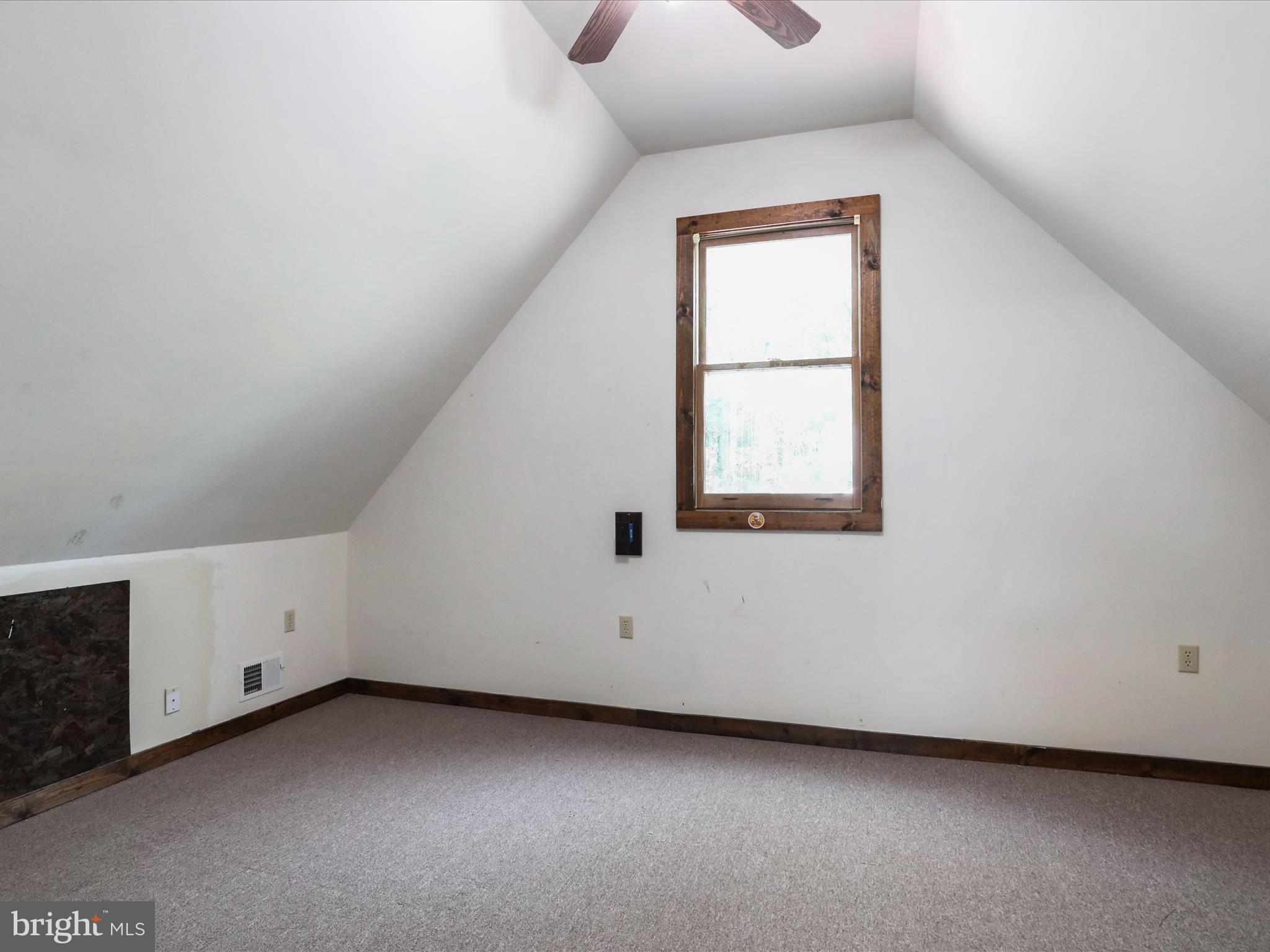 MOUNTAIN VIEW ACRES - Residential