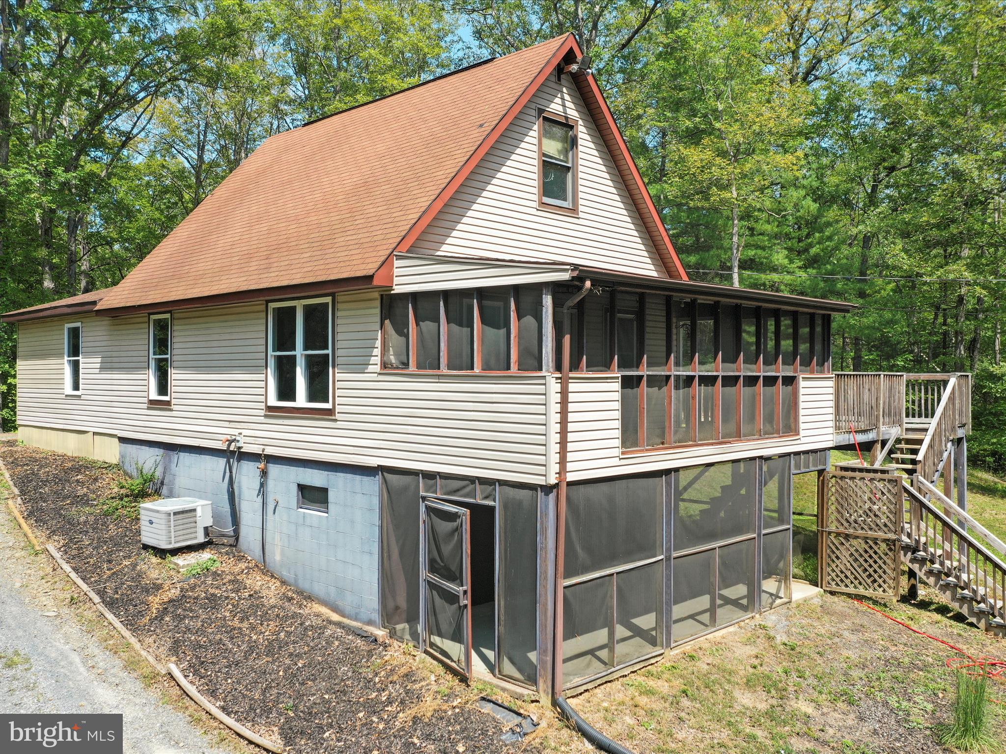 MOUNTAIN VIEW ACRES - Residential