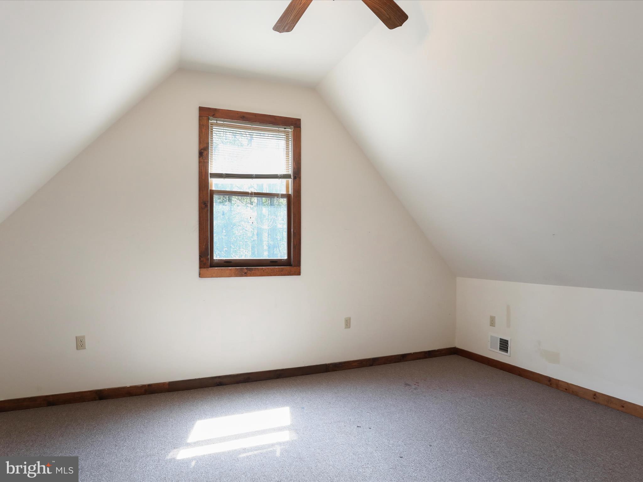 MOUNTAIN VIEW ACRES - Residential