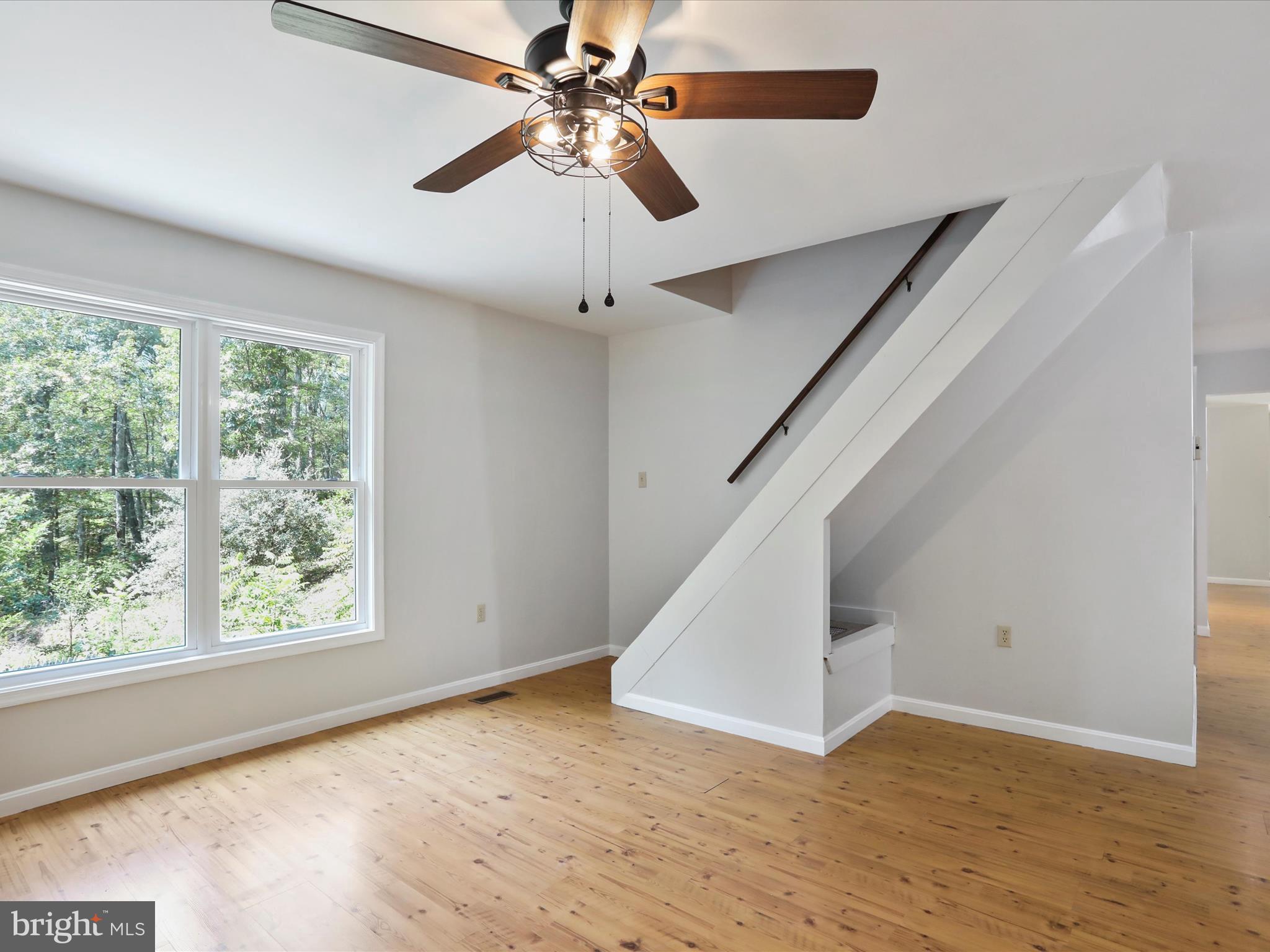 MOUNTAIN VIEW ACRES - Residential