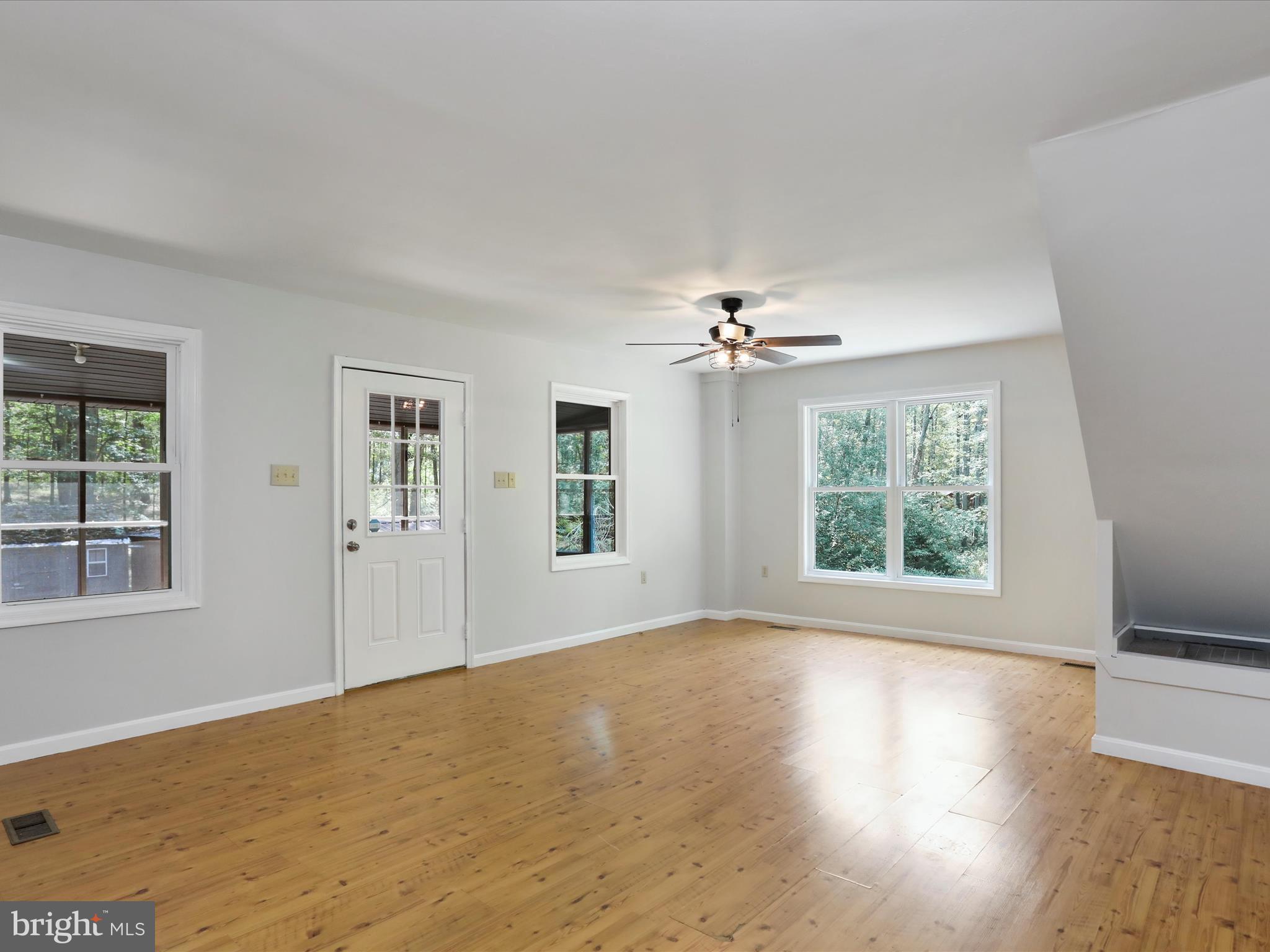 MOUNTAIN VIEW ACRES - Residential