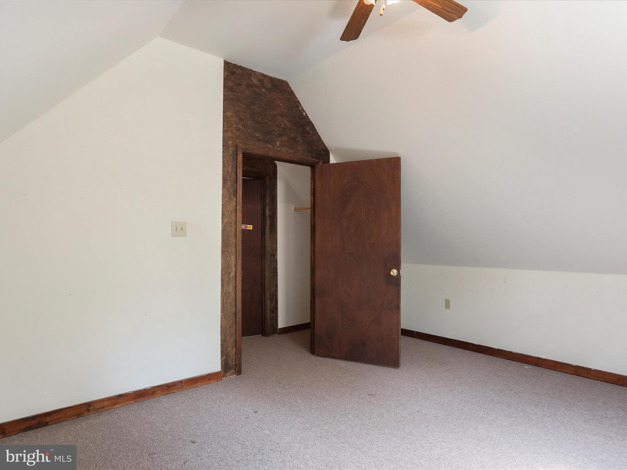 MOUNTAIN VIEW ACRES - Residential