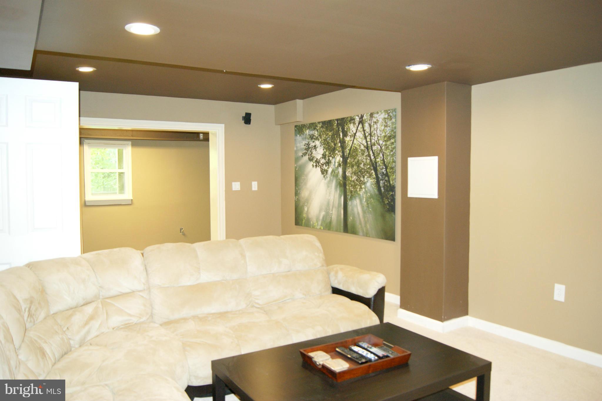 HUNTERS GROVE - Residential