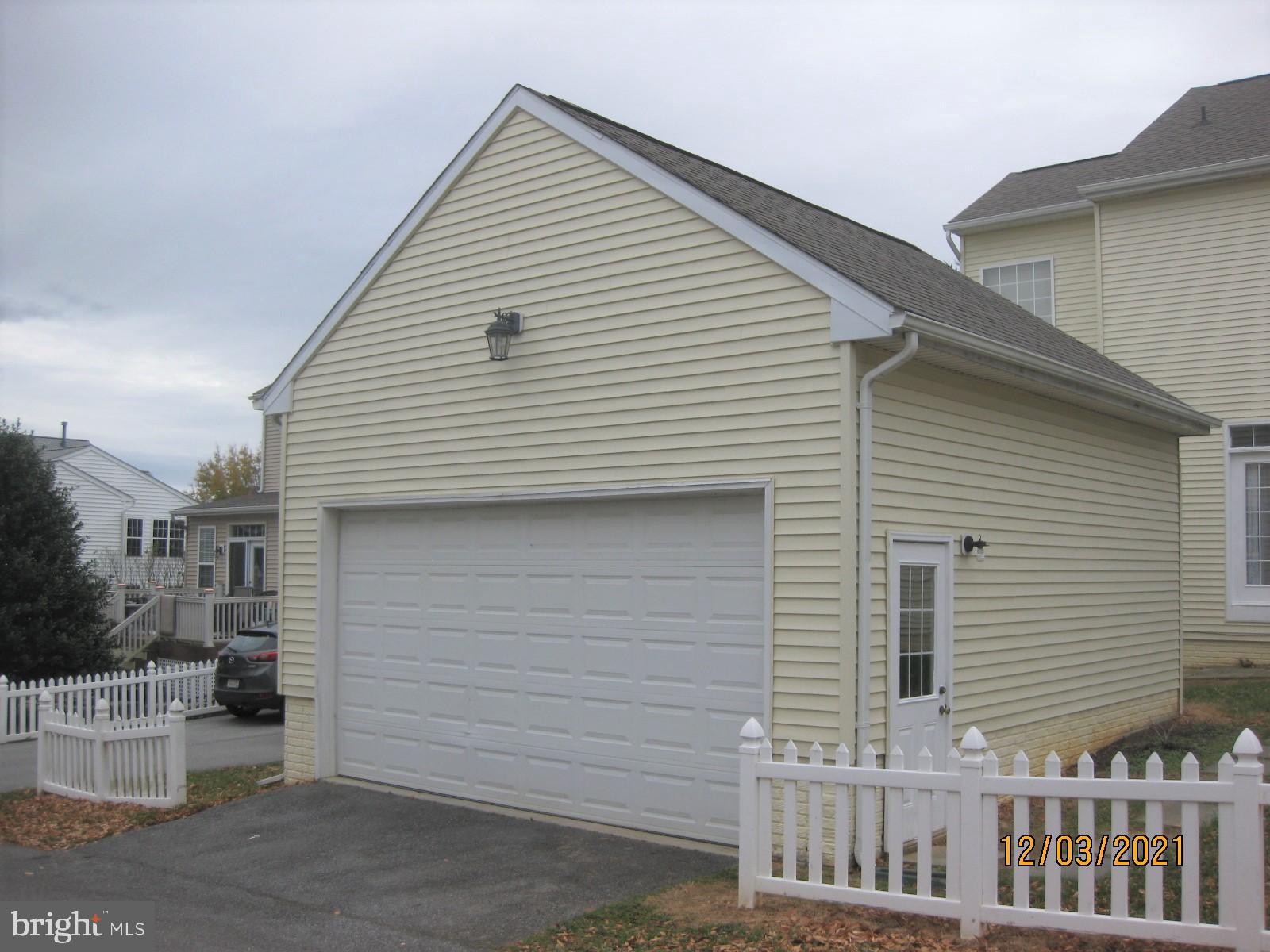 HUNTFIELD - Residential Lease