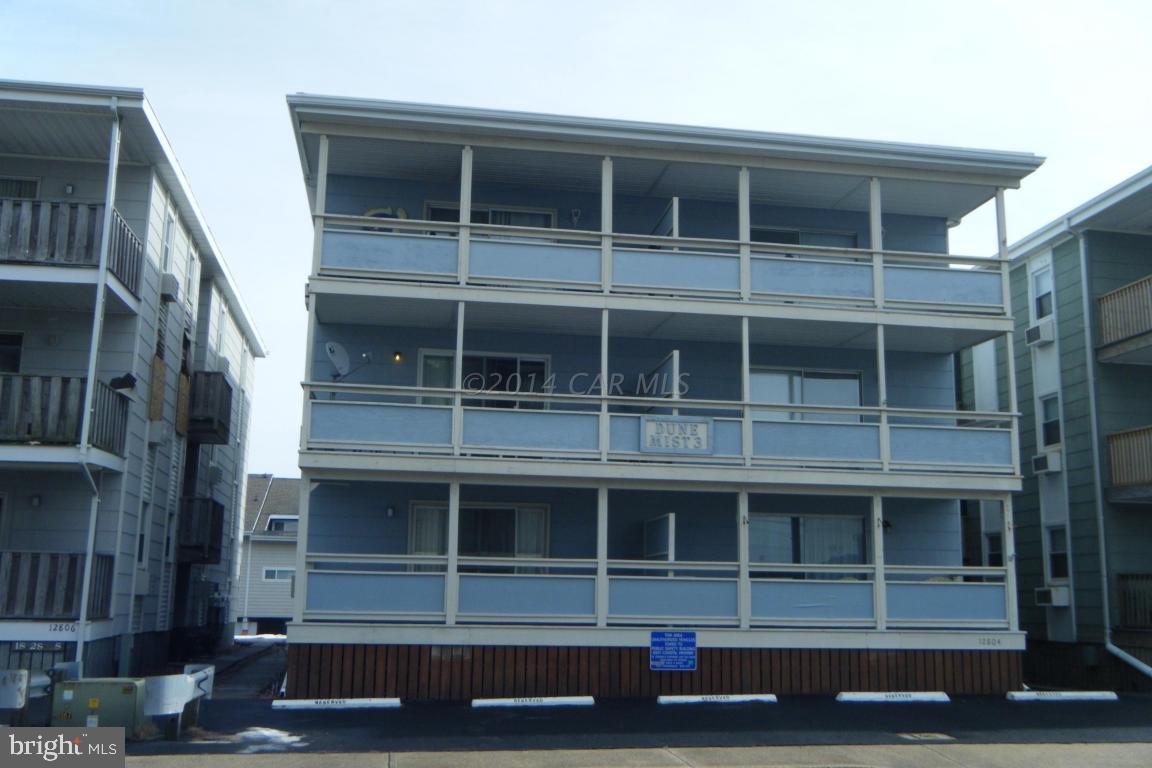 Large three bedroom unit, first floor, only 1/2 block from the ocean . Outside lockable storage box exclusive to this unit.
