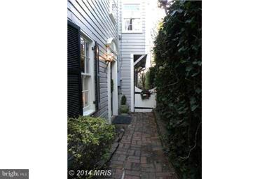 OLD TOWN - Residential Lease