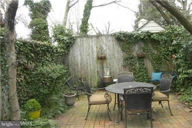 OLD TOWN - Residential Lease