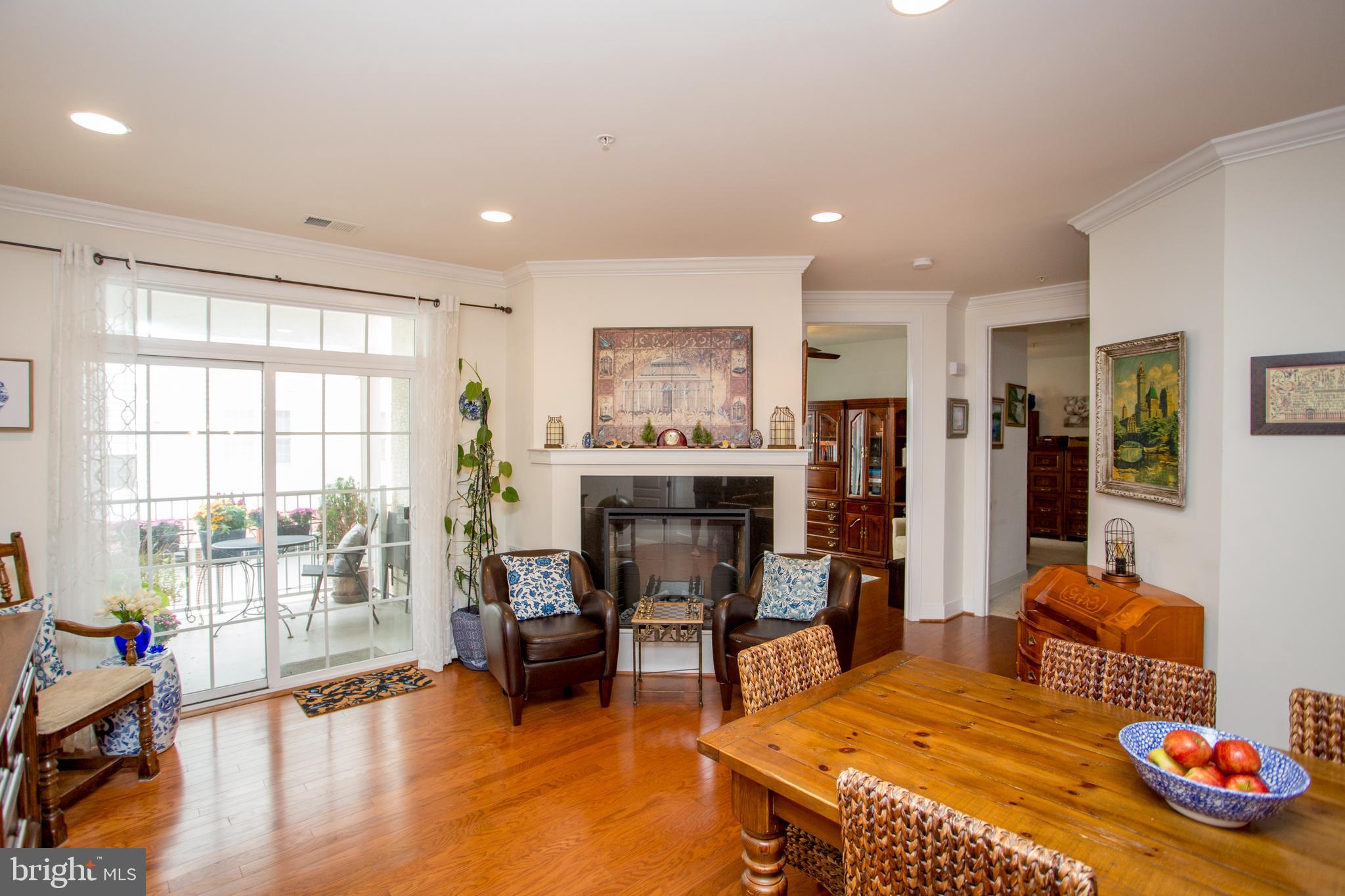 MERIDIAN VALLEY SQ - Residential