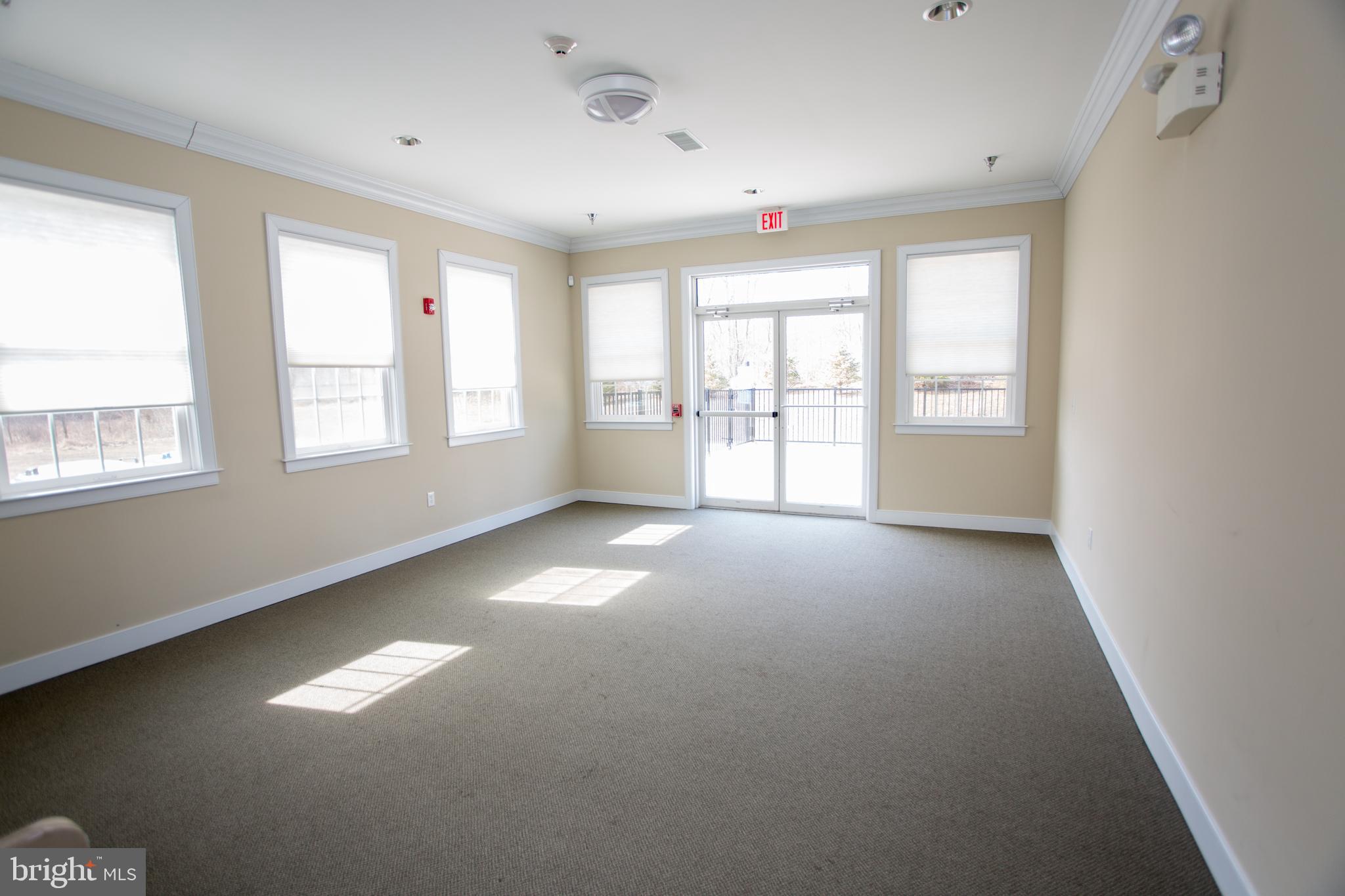 MERIDIAN VALLEY SQ - Residential