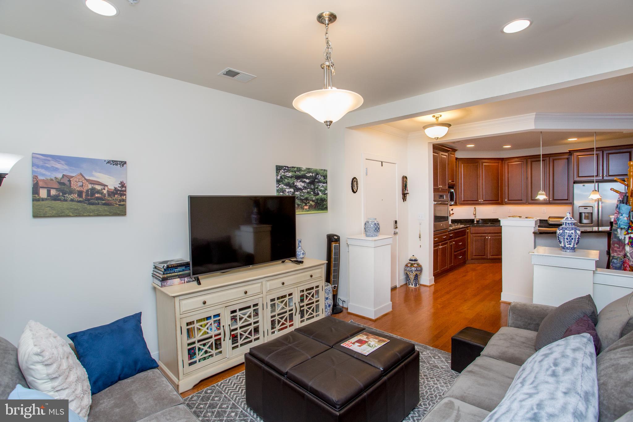 MERIDIAN VALLEY SQ - Residential