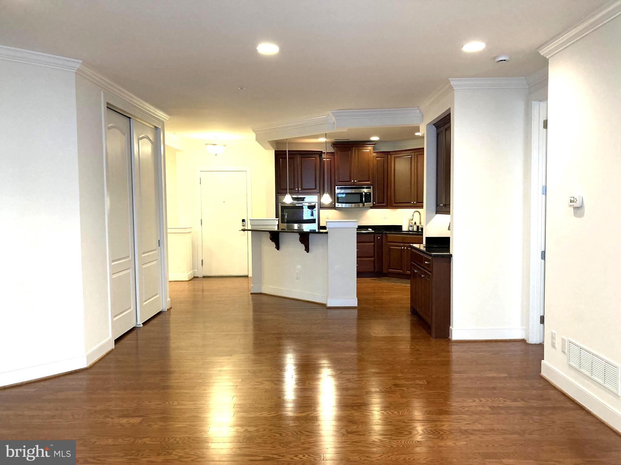 MERIDIAN VALLEY SQ - Residential