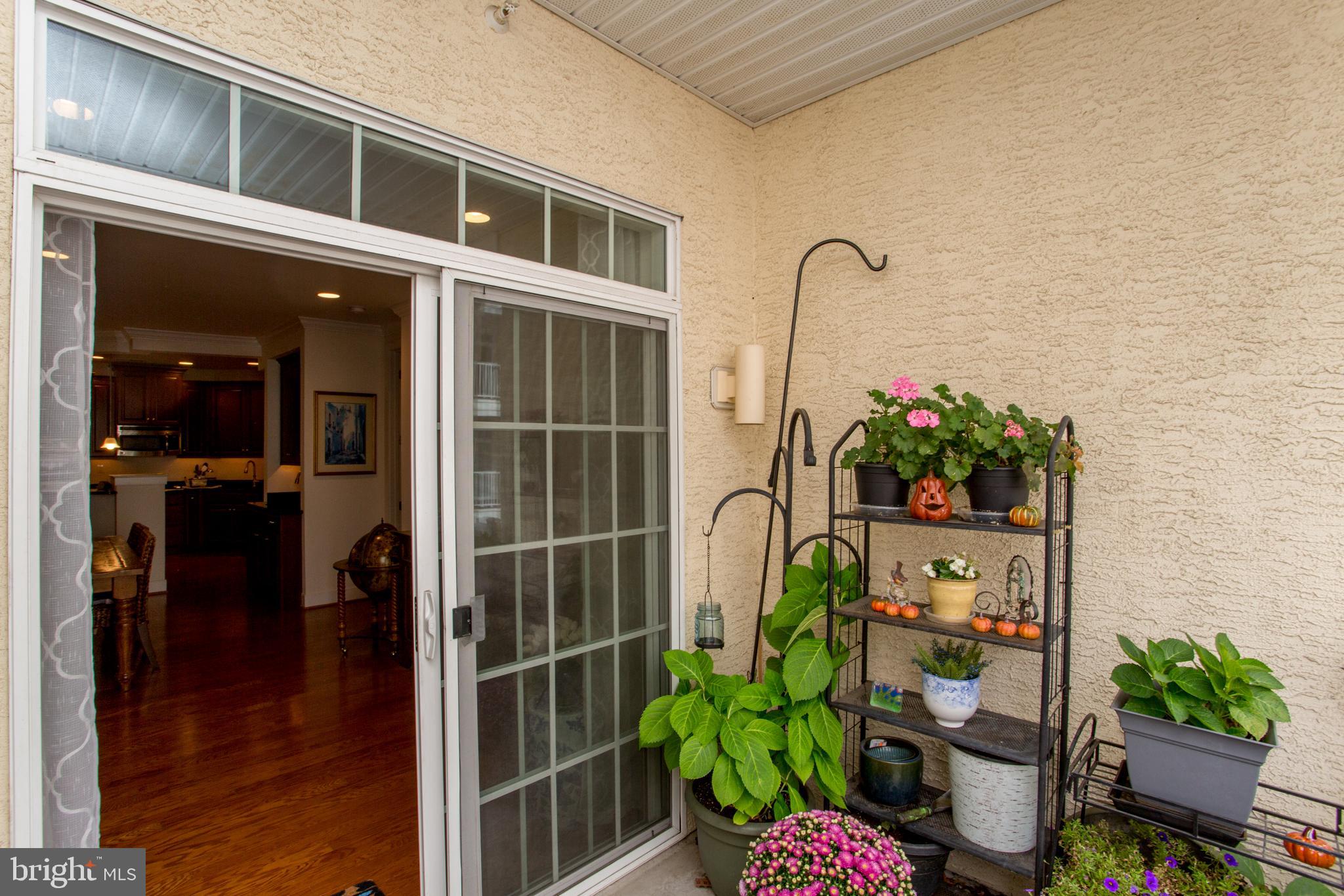 MERIDIAN VALLEY SQ - Residential