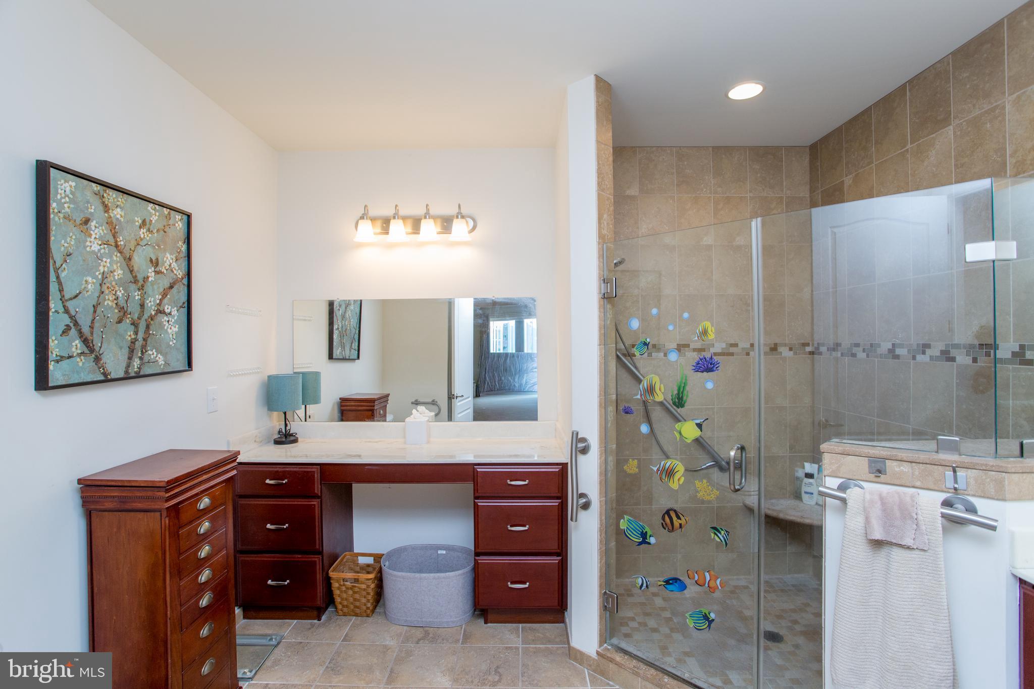 MERIDIAN VALLEY SQ - Residential