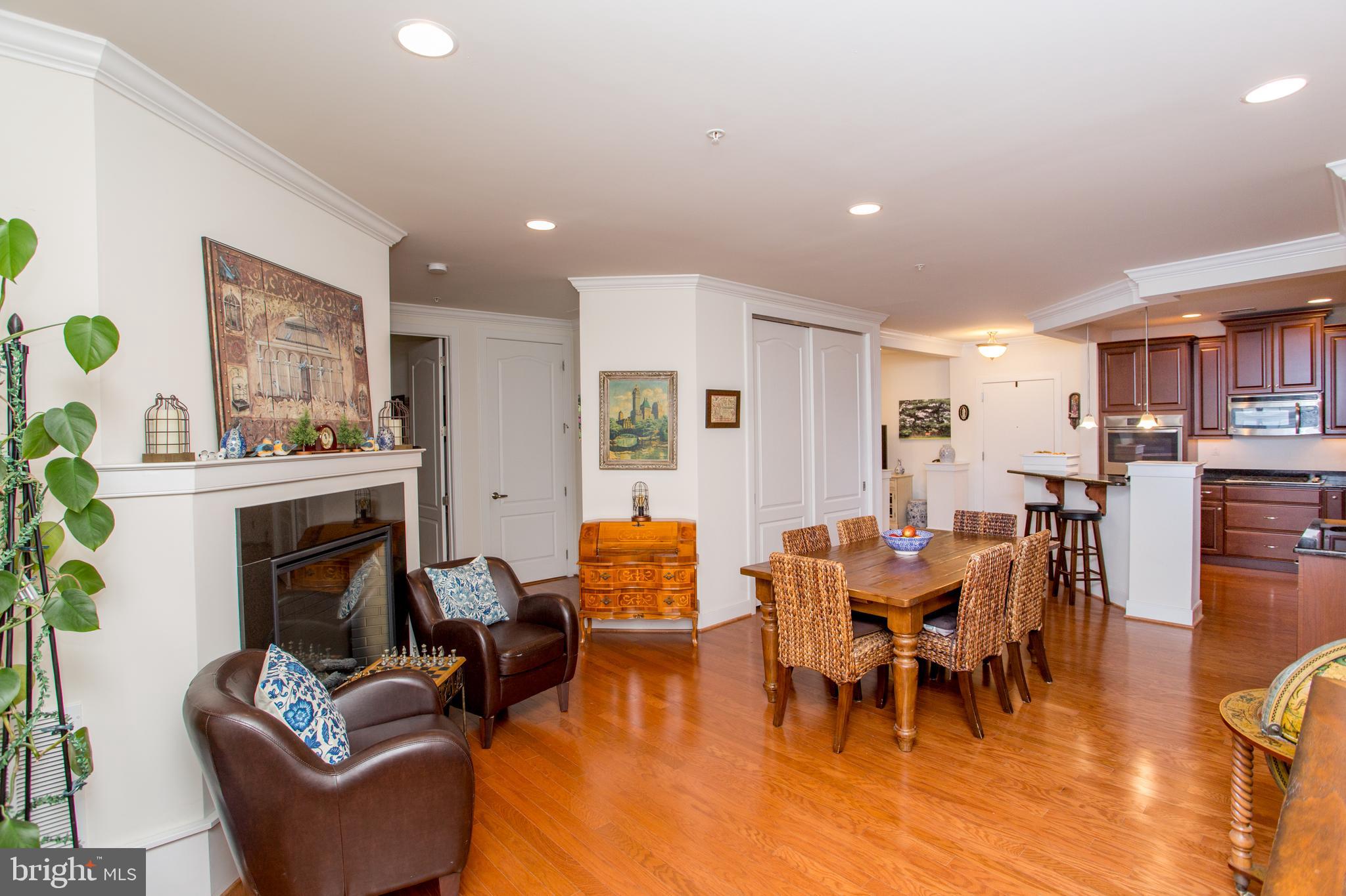 MERIDIAN VALLEY SQ - Residential