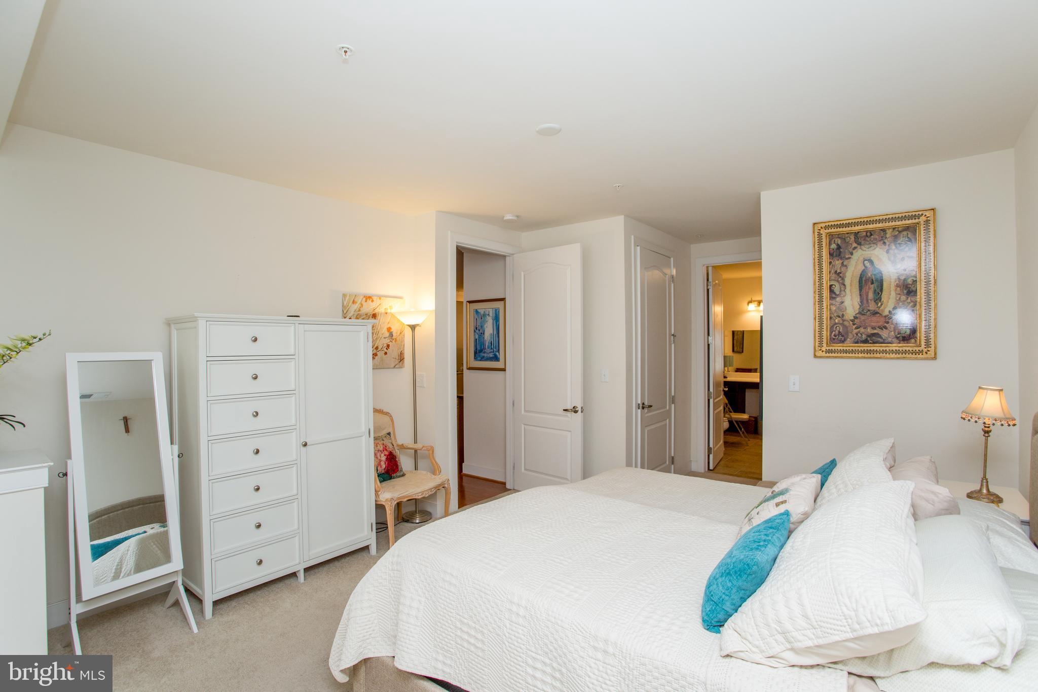 MERIDIAN VALLEY SQ - Residential