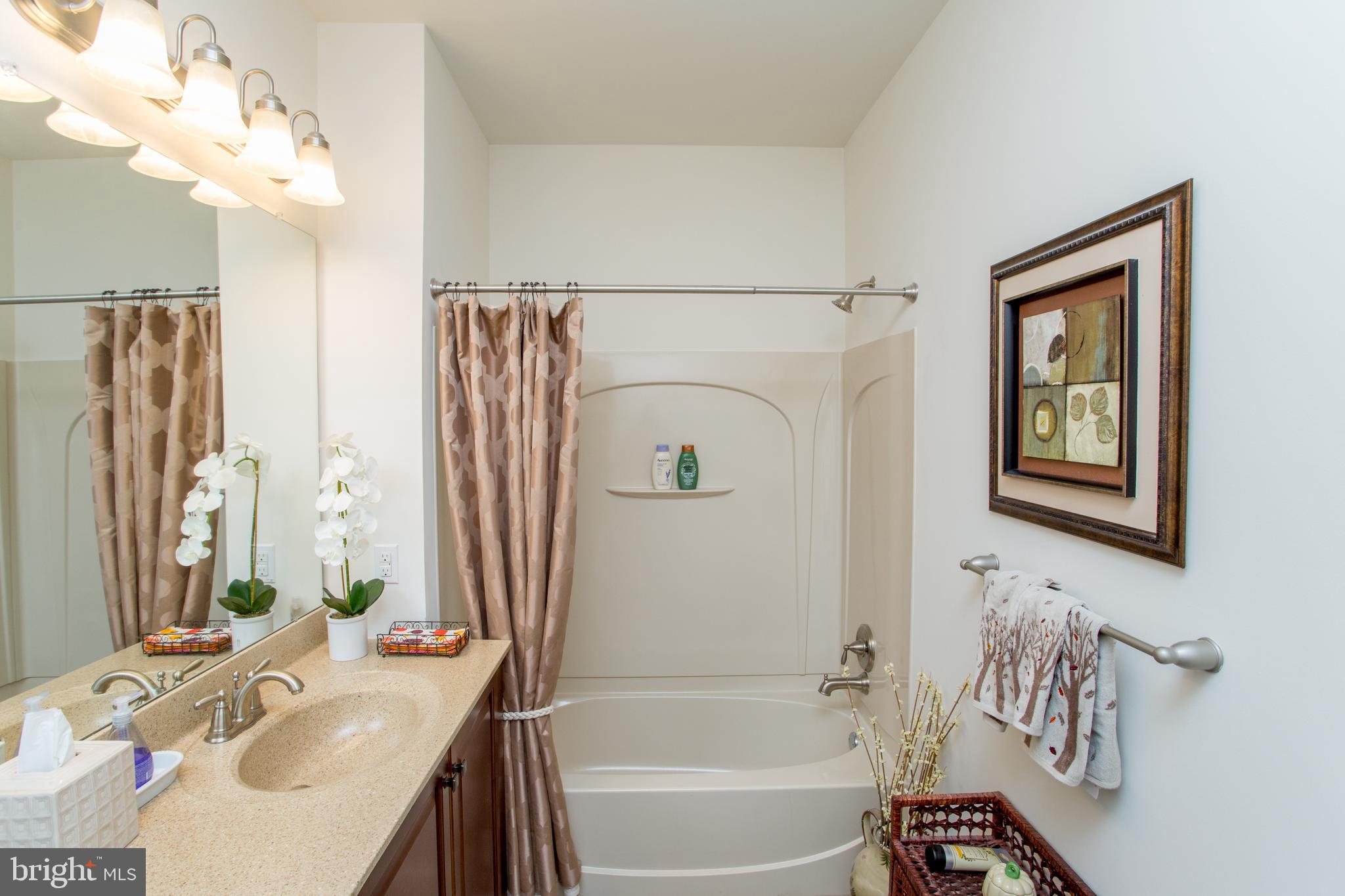 MERIDIAN VALLEY SQ - Residential