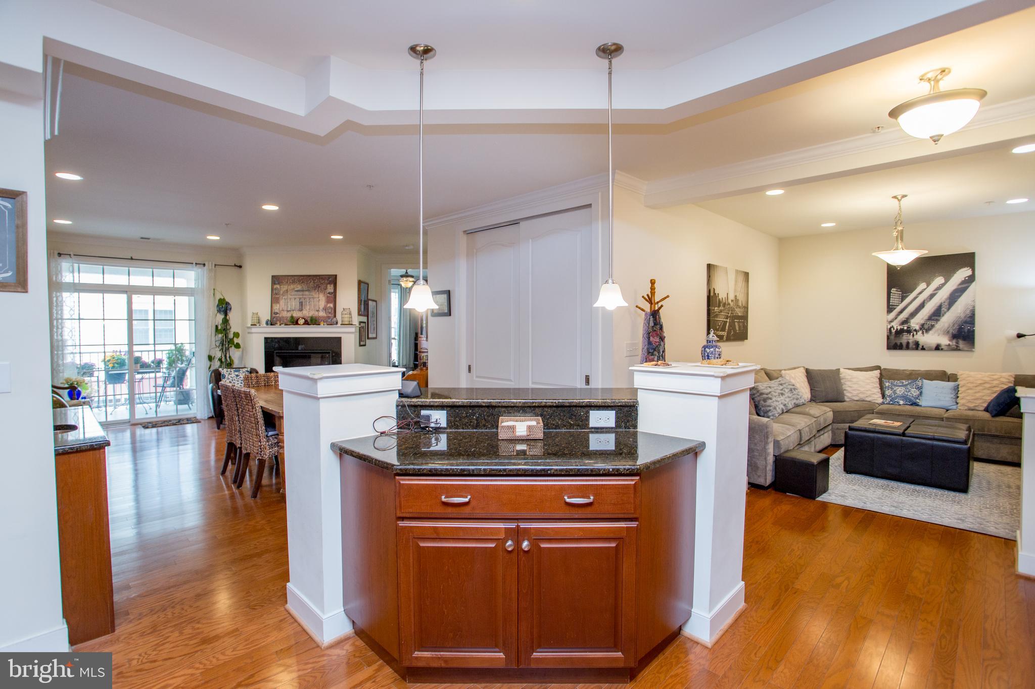 MERIDIAN VALLEY SQ - Residential