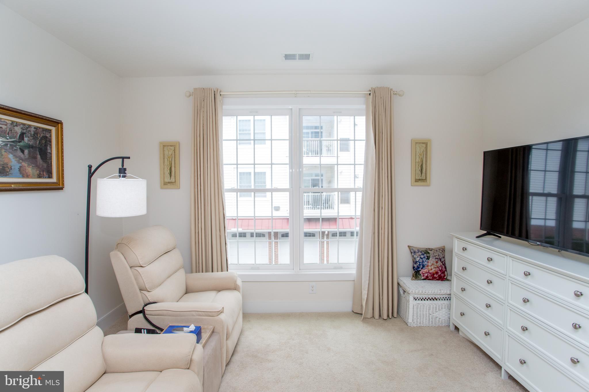 MERIDIAN VALLEY SQ - Residential