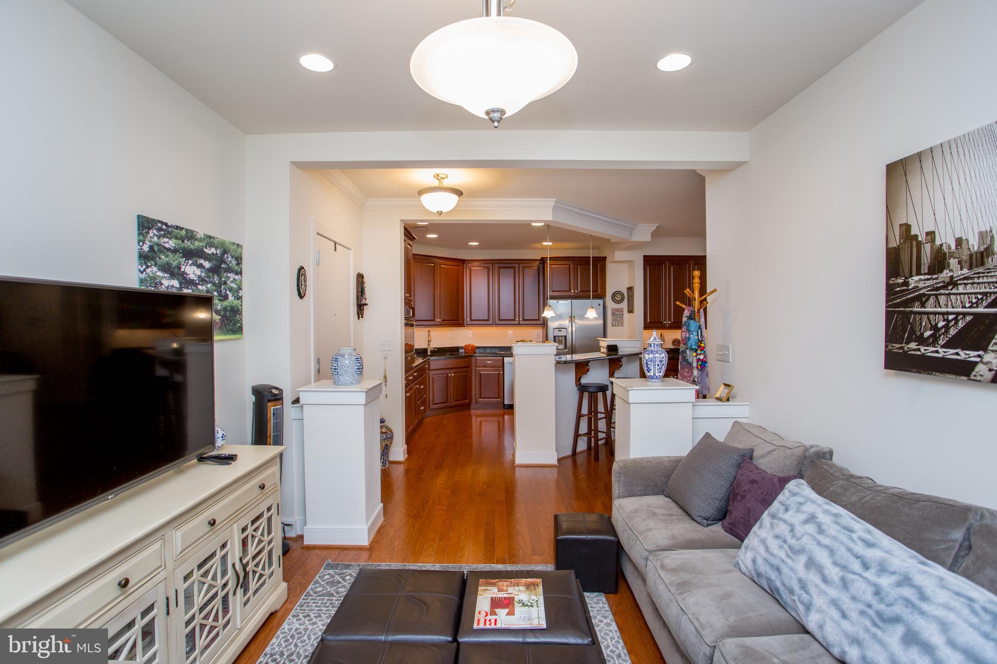 MERIDIAN VALLEY SQ - Residential