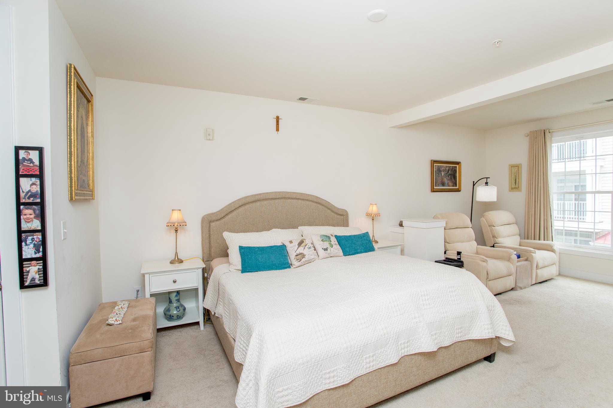 MERIDIAN VALLEY SQ - Residential