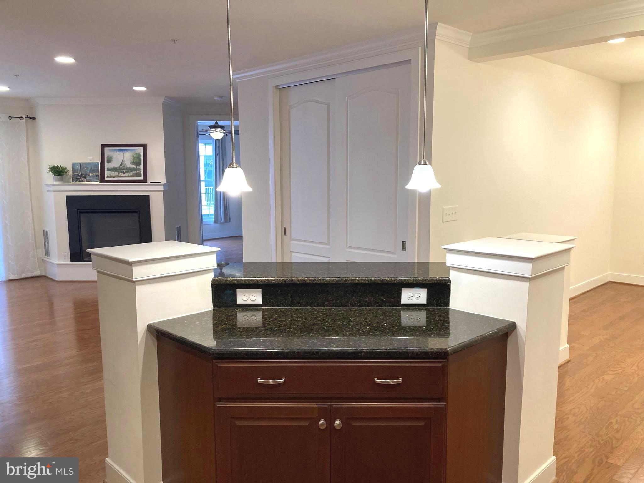 MERIDIAN VALLEY SQ - Residential