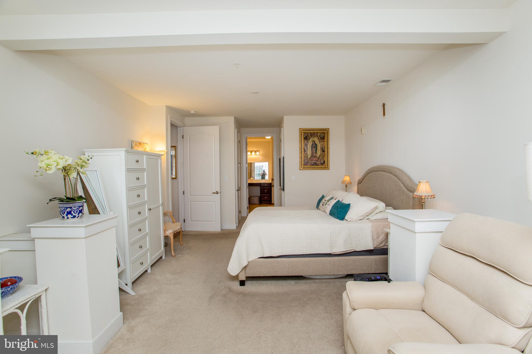 MERIDIAN VALLEY SQ - Residential