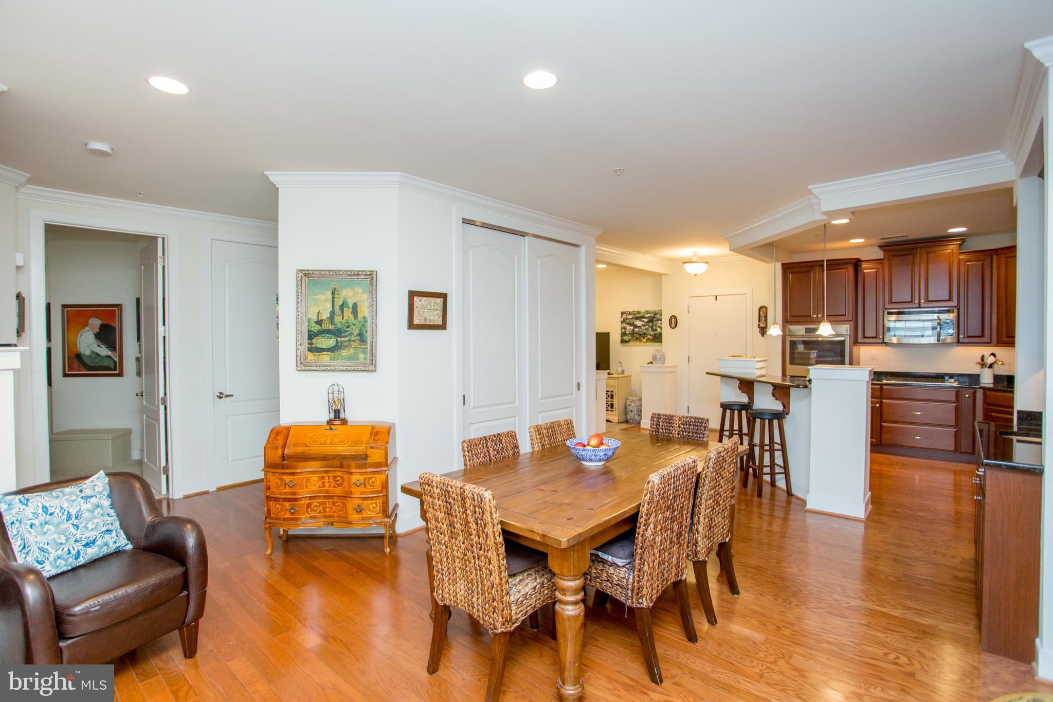 MERIDIAN VALLEY SQ - Residential