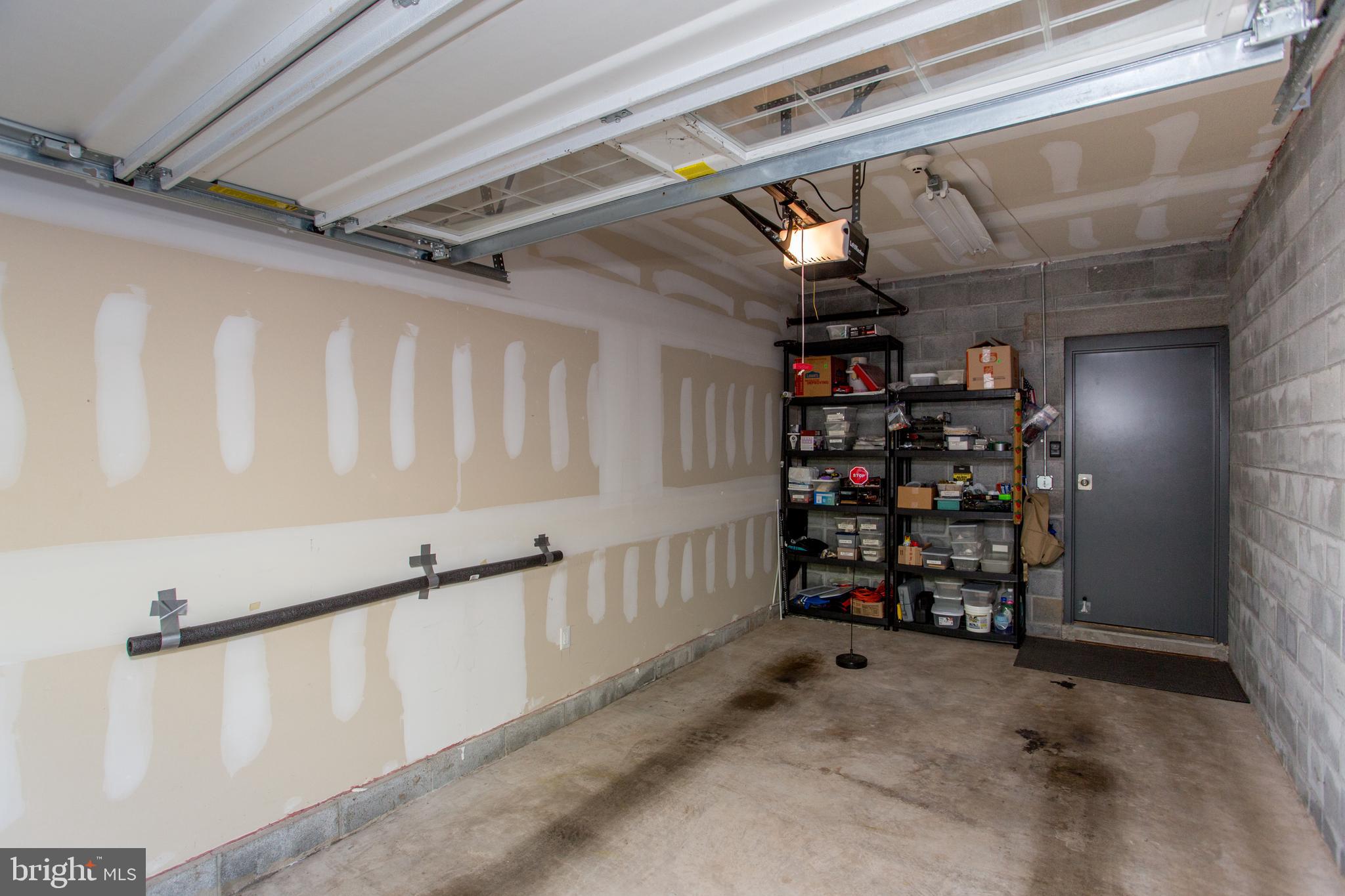 MERIDIAN VALLEY SQ - Residential