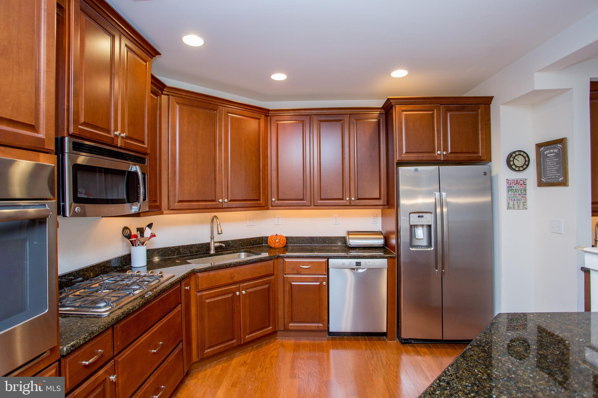 MERIDIAN VALLEY SQ - Residential