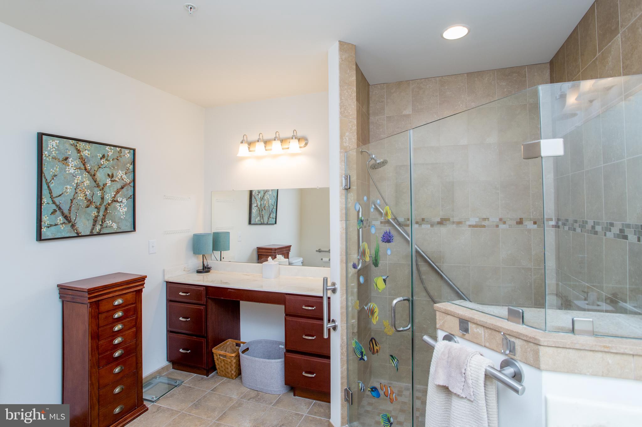 MERIDIAN VALLEY SQ - Residential