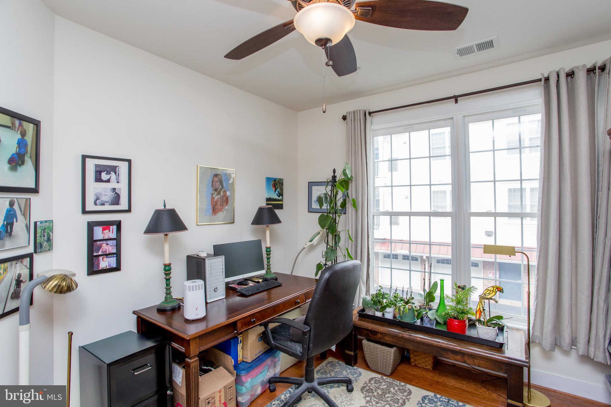 MERIDIAN VALLEY SQ - Residential