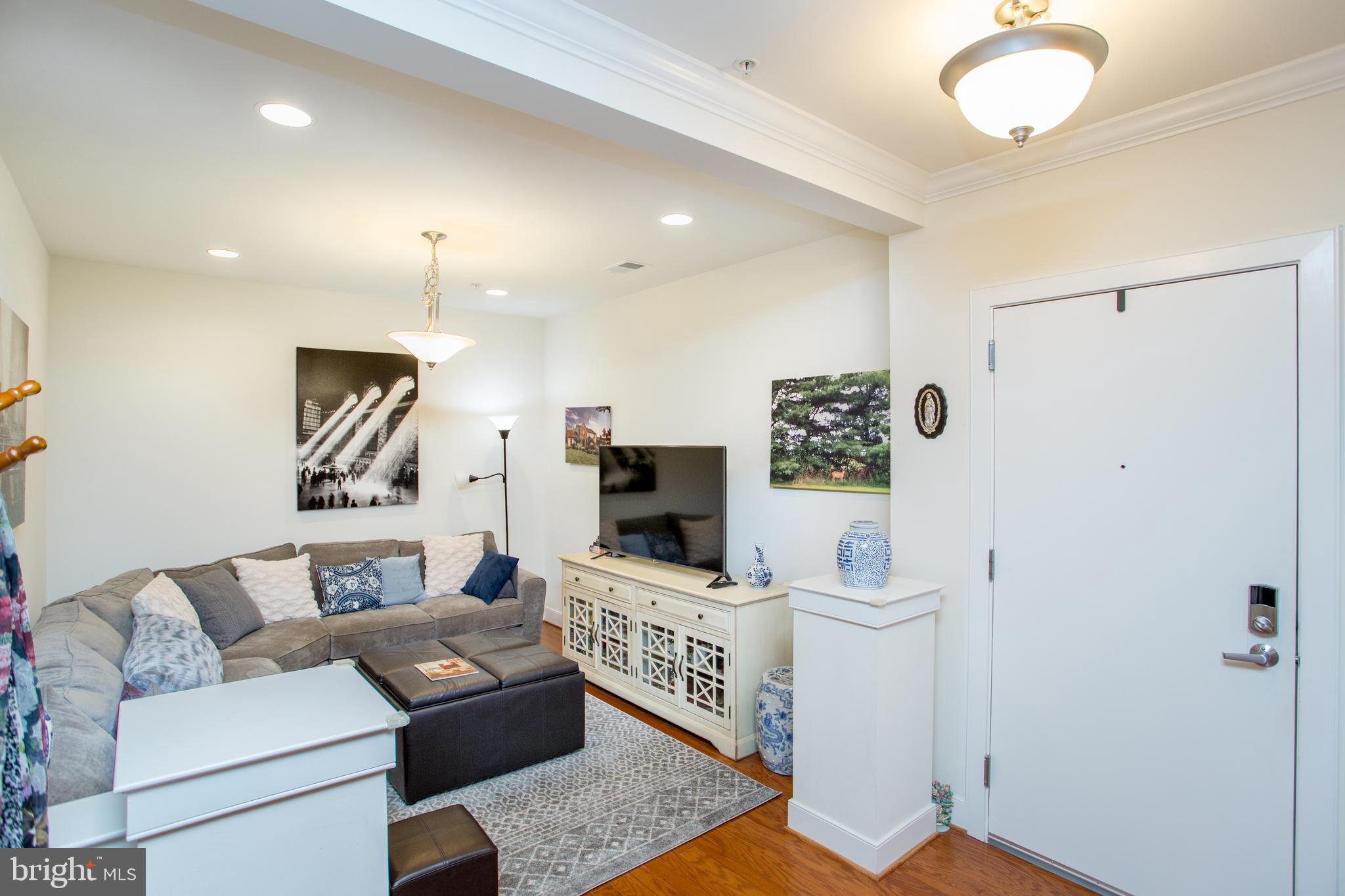 MERIDIAN VALLEY SQ - Residential