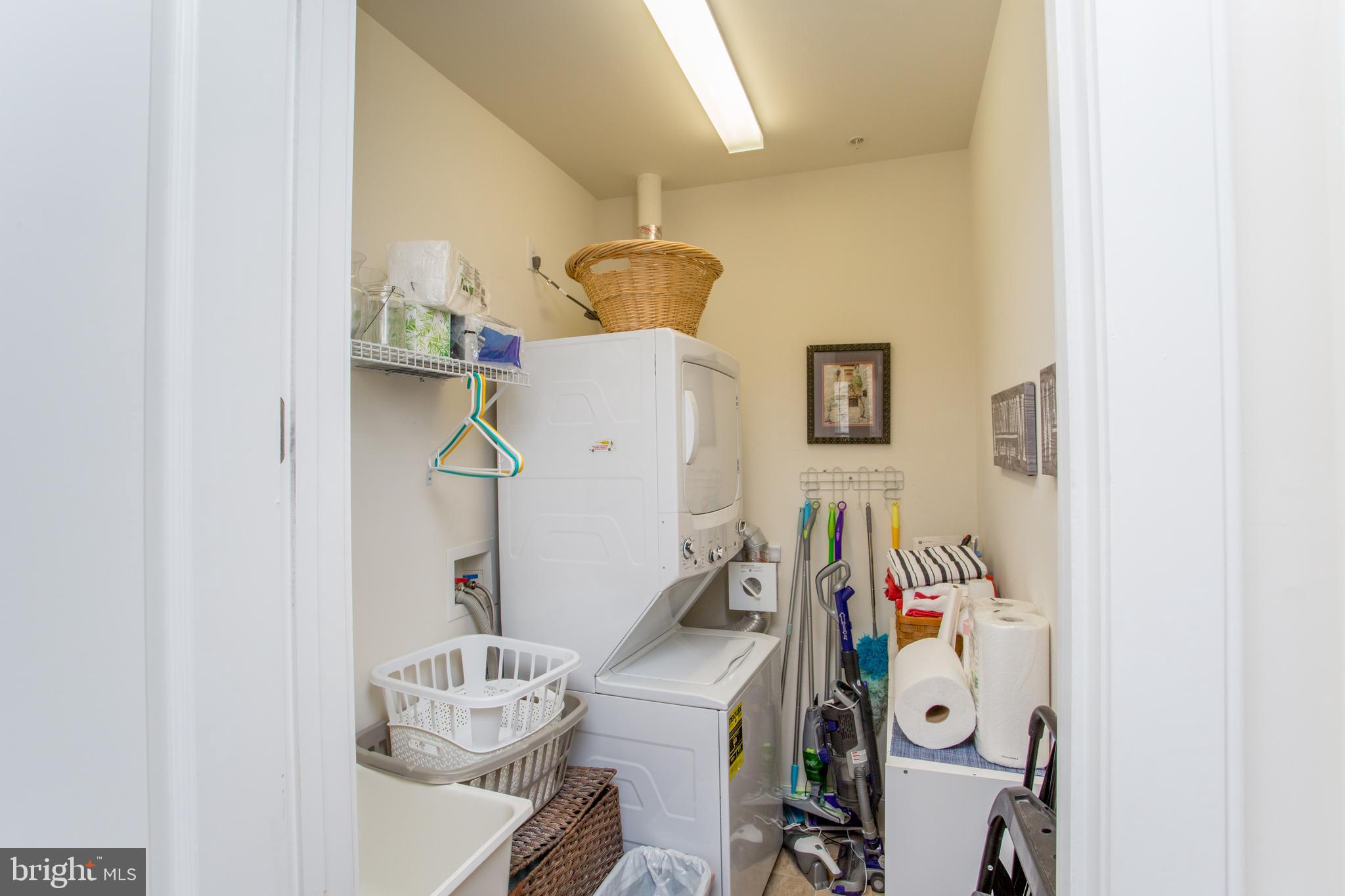 MERIDIAN VALLEY SQ - Residential