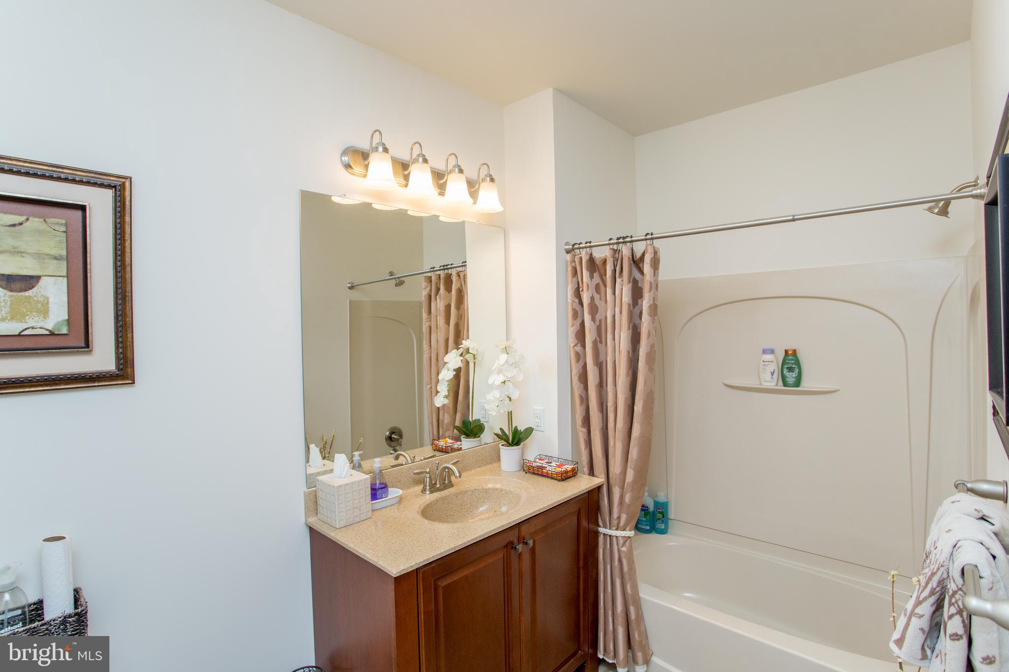 MERIDIAN VALLEY SQ - Residential