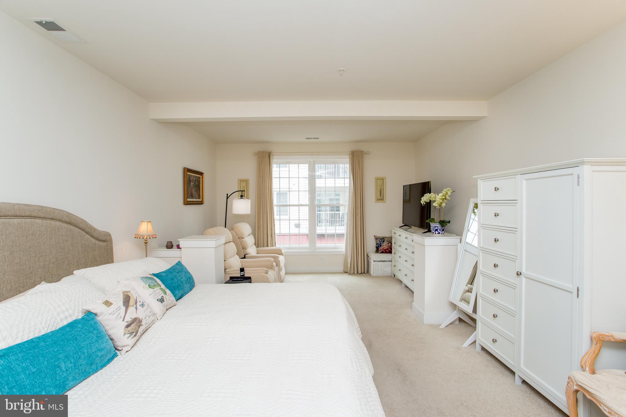 MERIDIAN VALLEY SQ - Residential