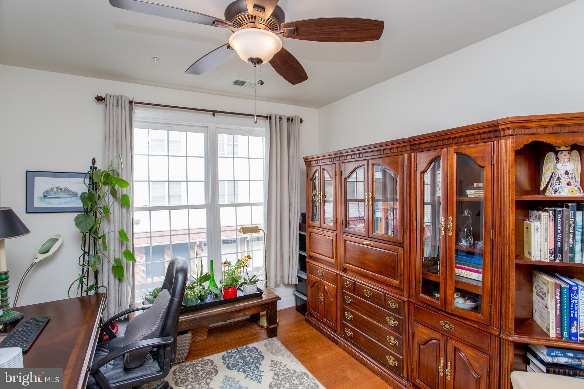 MERIDIAN VALLEY SQ - Residential