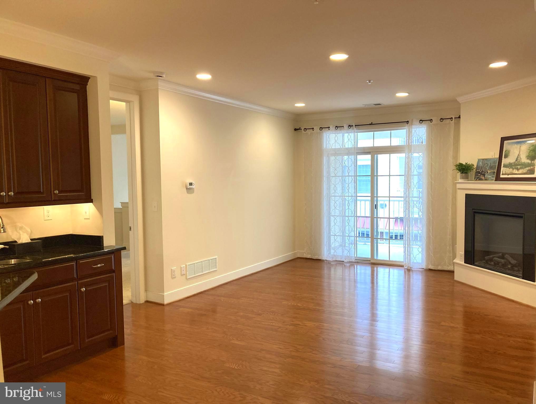 MERIDIAN VALLEY SQ - Residential