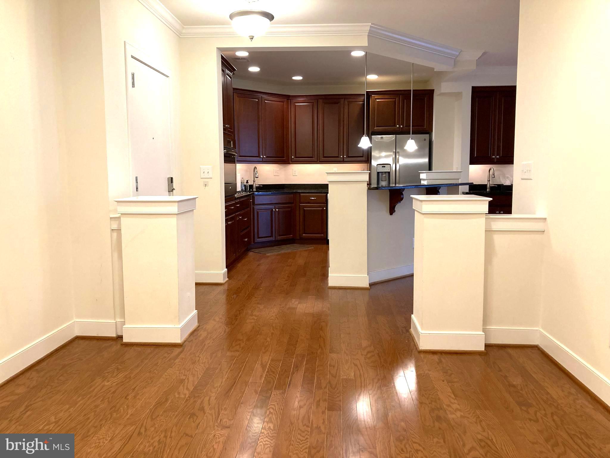 MERIDIAN VALLEY SQ - Residential