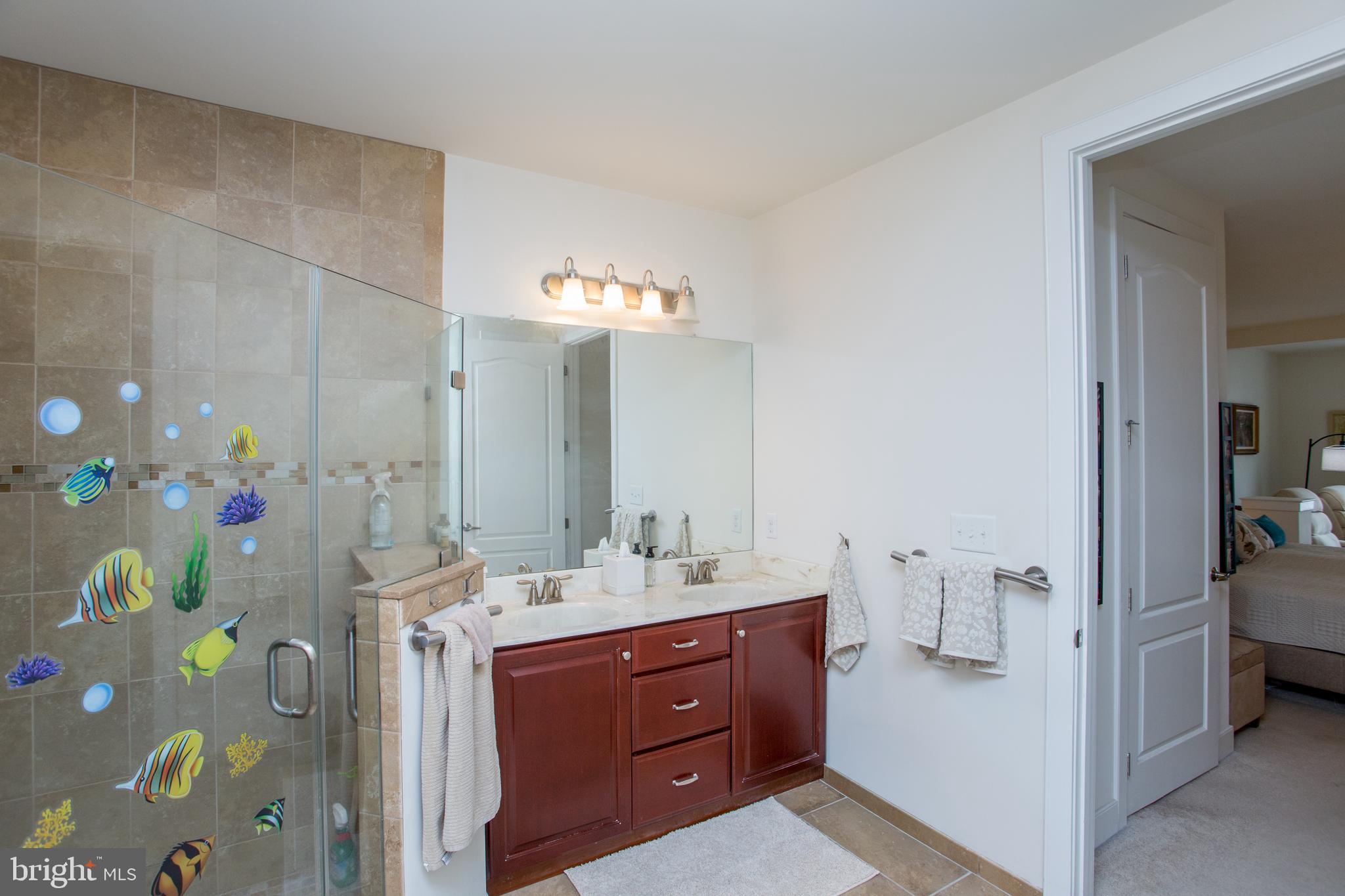 MERIDIAN VALLEY SQ - Residential