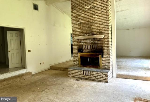215 MOUNTAIN ROAD A