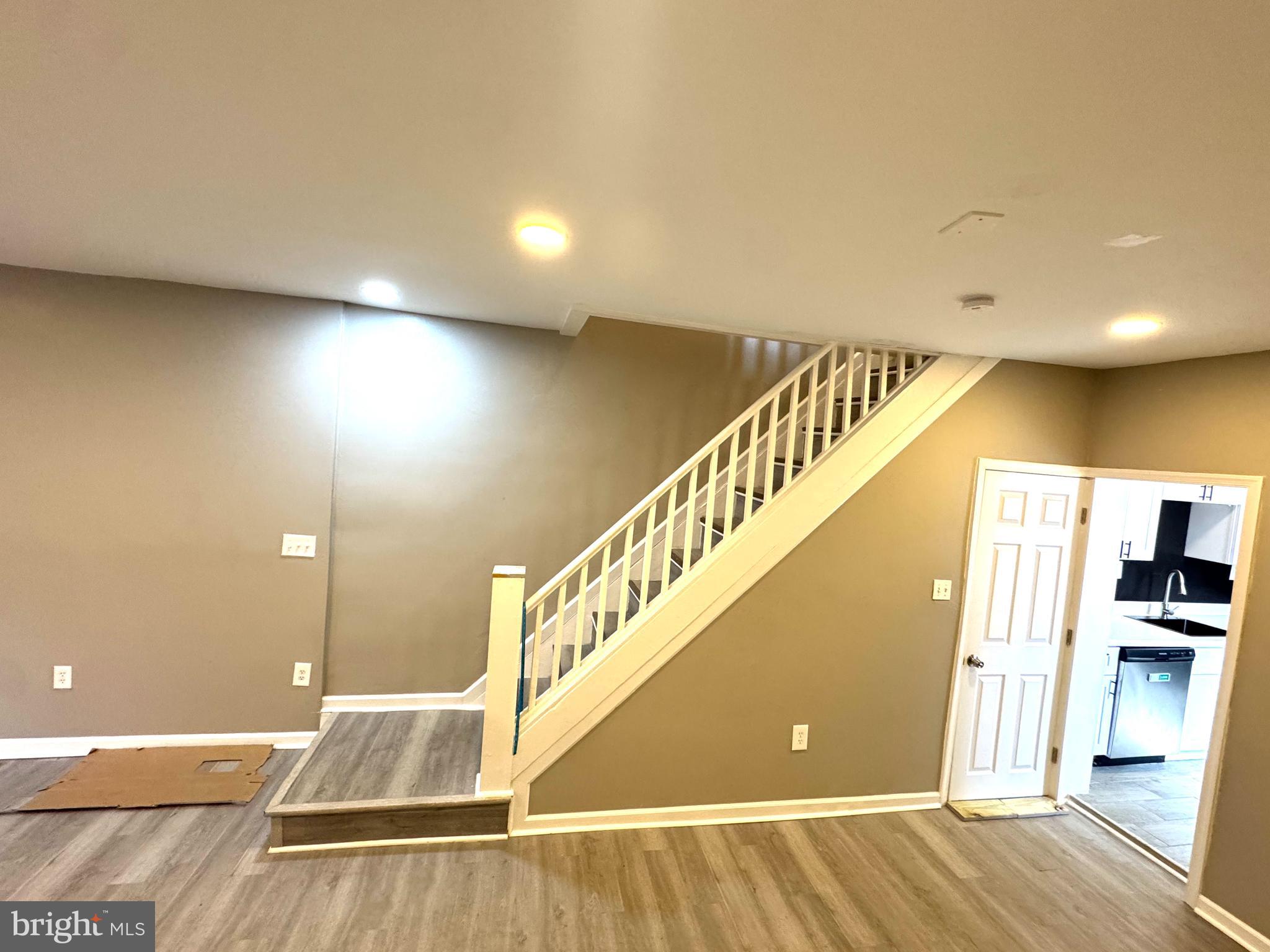 2957 N SYDENHAM STREET