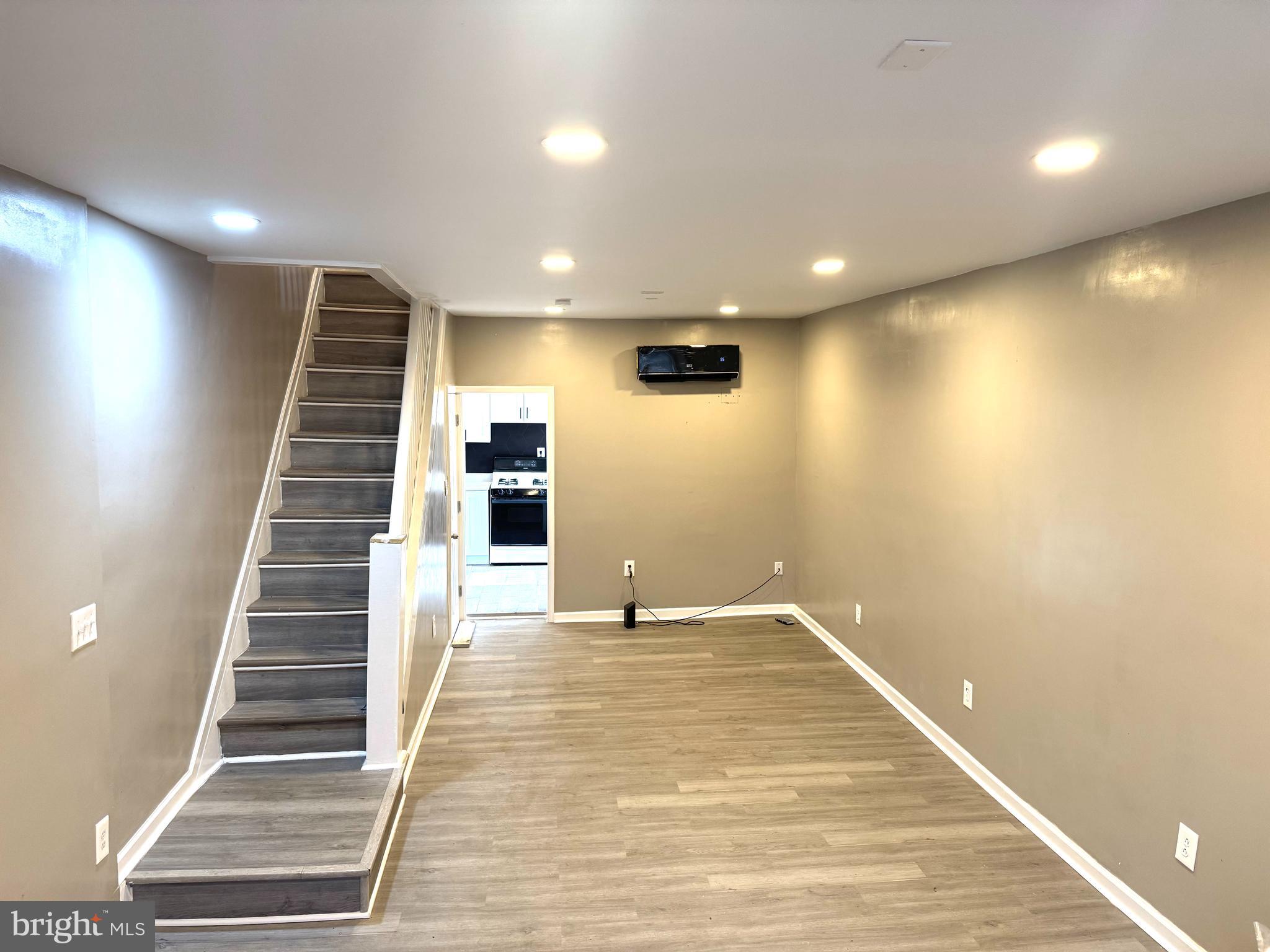 2957 N SYDENHAM STREET