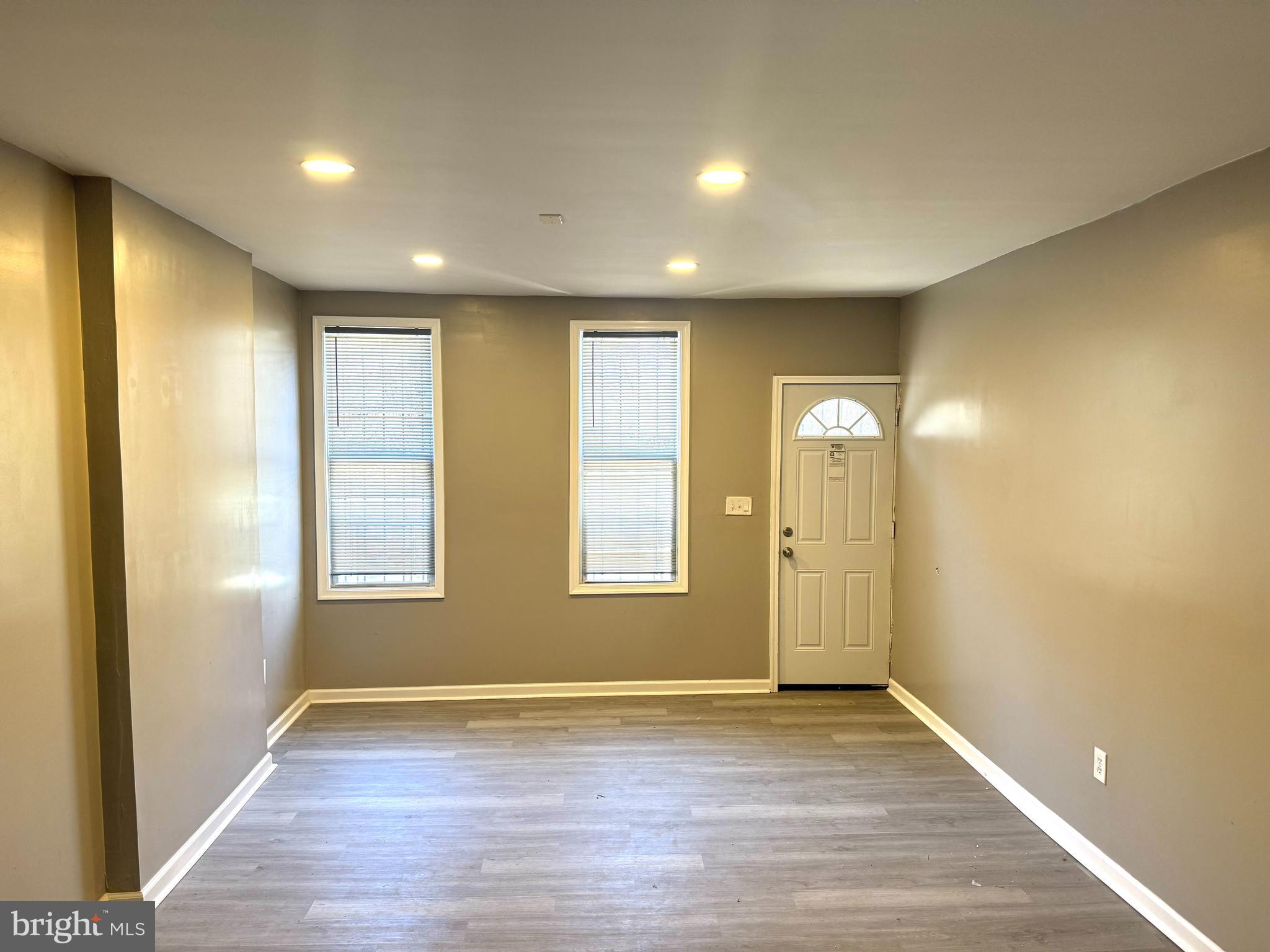 2957 N SYDENHAM STREET