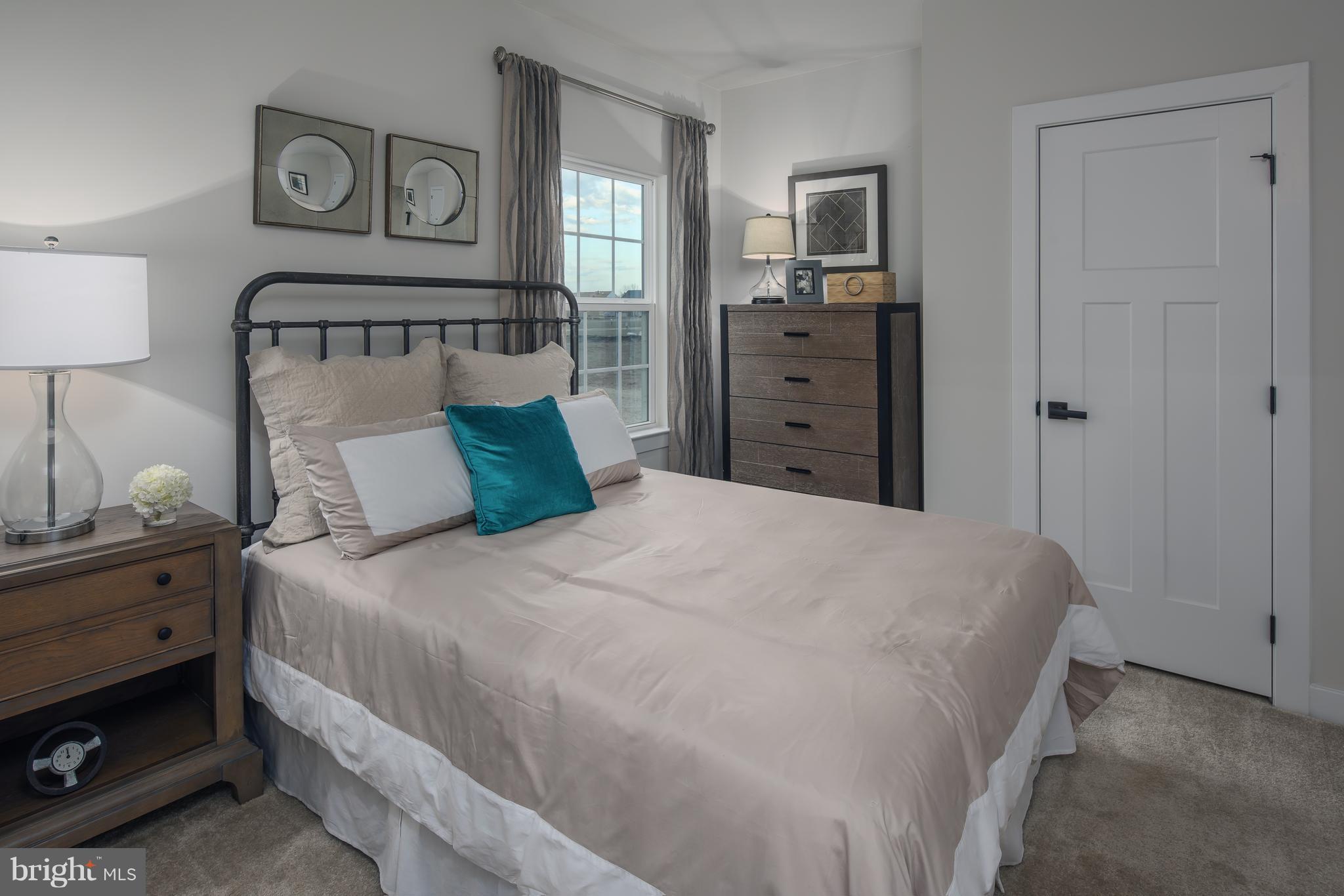 LAKE LINGANORE WOODRIDGE - Residential